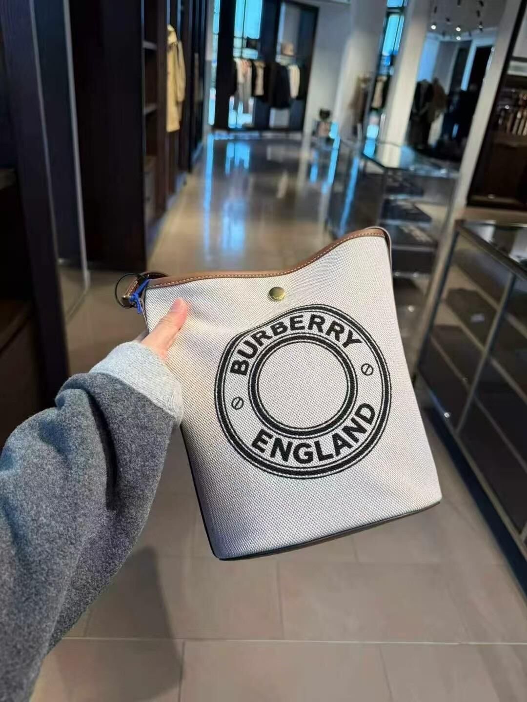 Outlet Burberry Bucket Bag