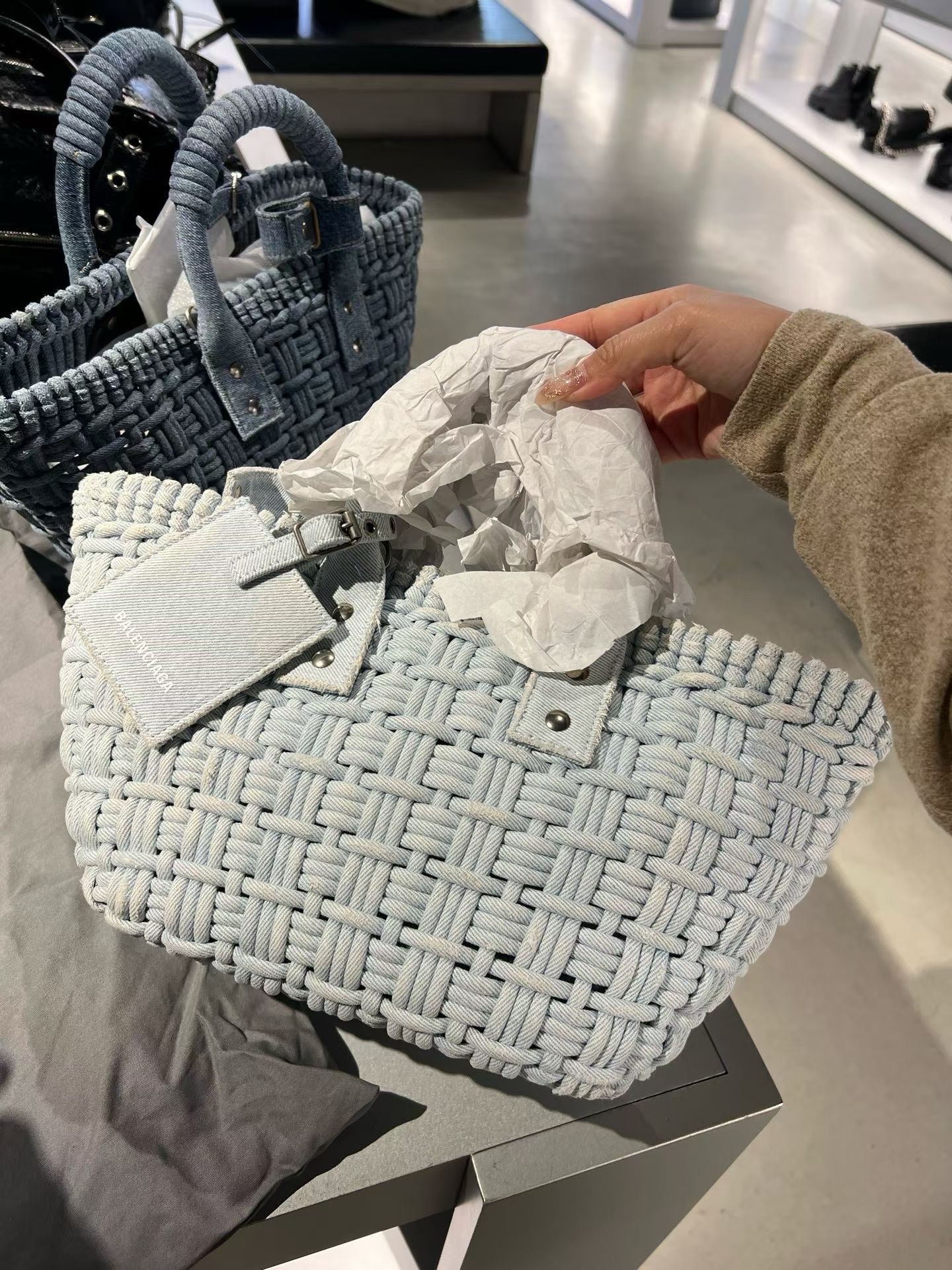 Outlet Balenciaga Basket Bag