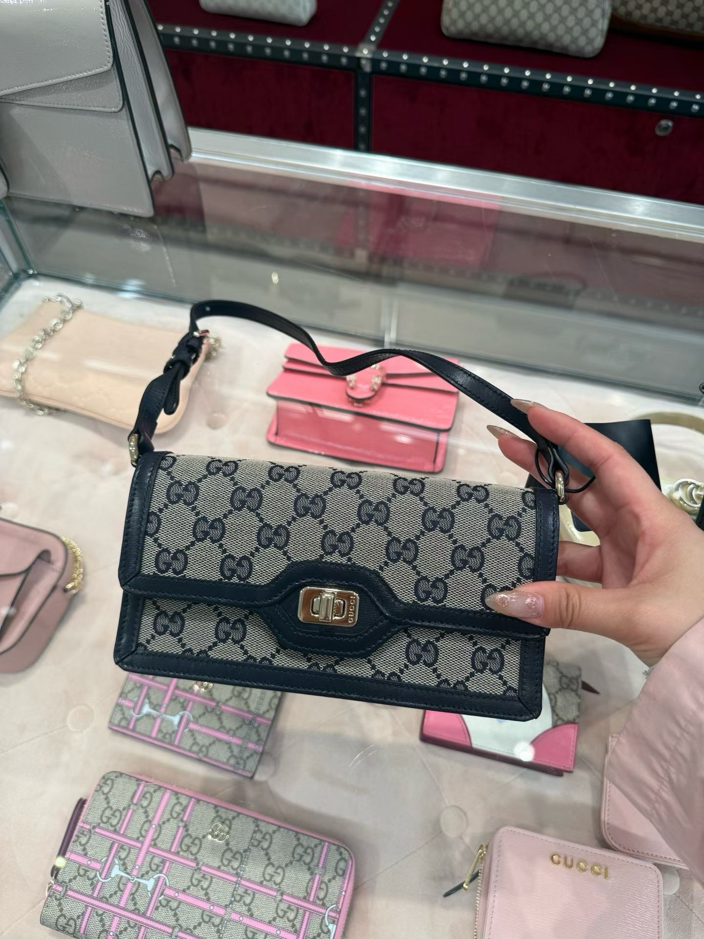 Outlet Gucci Shoulder Bag
