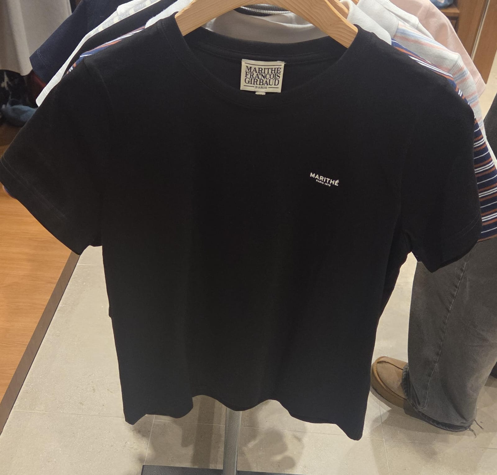 XI305 Marithe 黑色短袖上衣