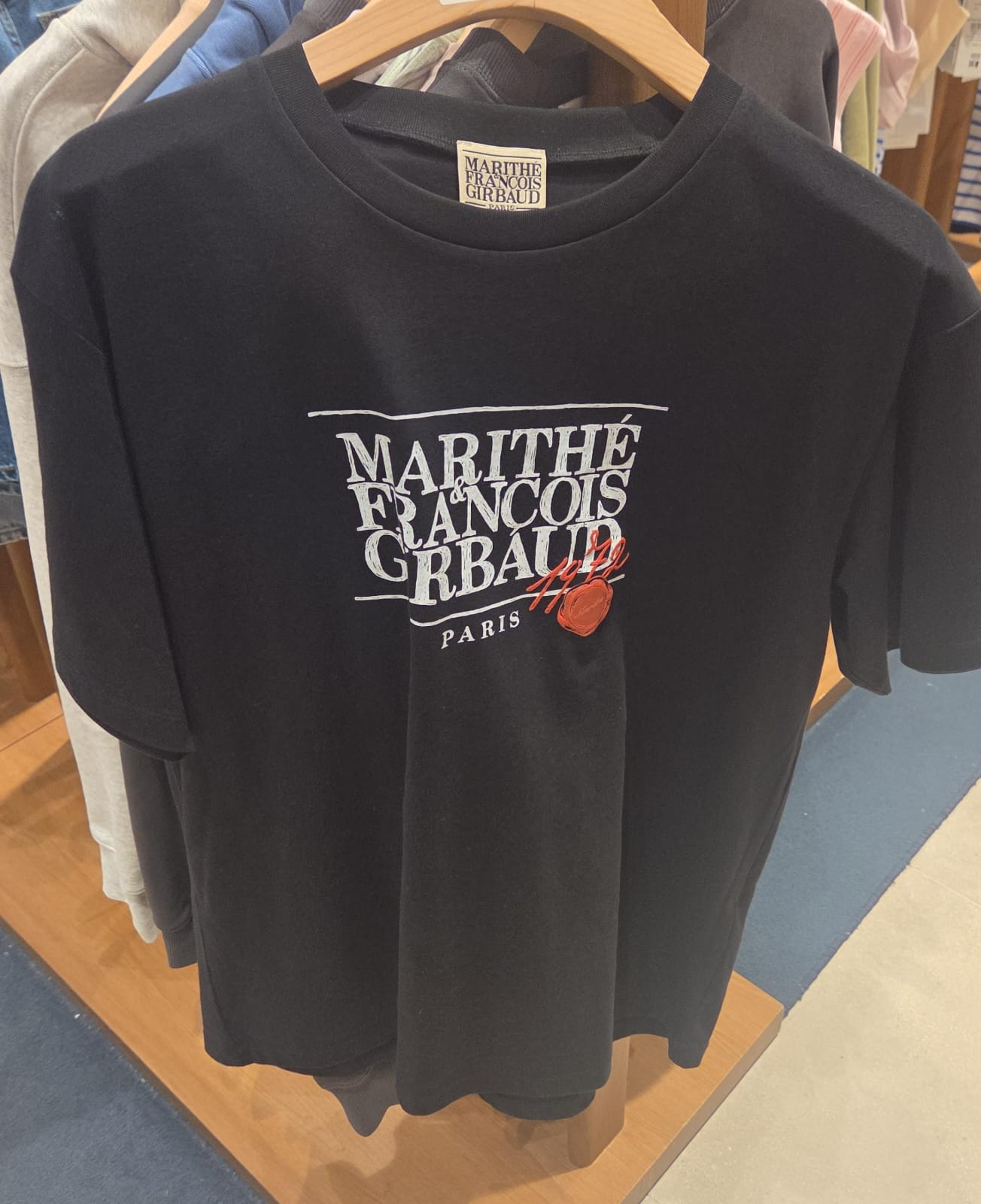 XI311 Marithe 黑色LOGO短袖鬆身上衣