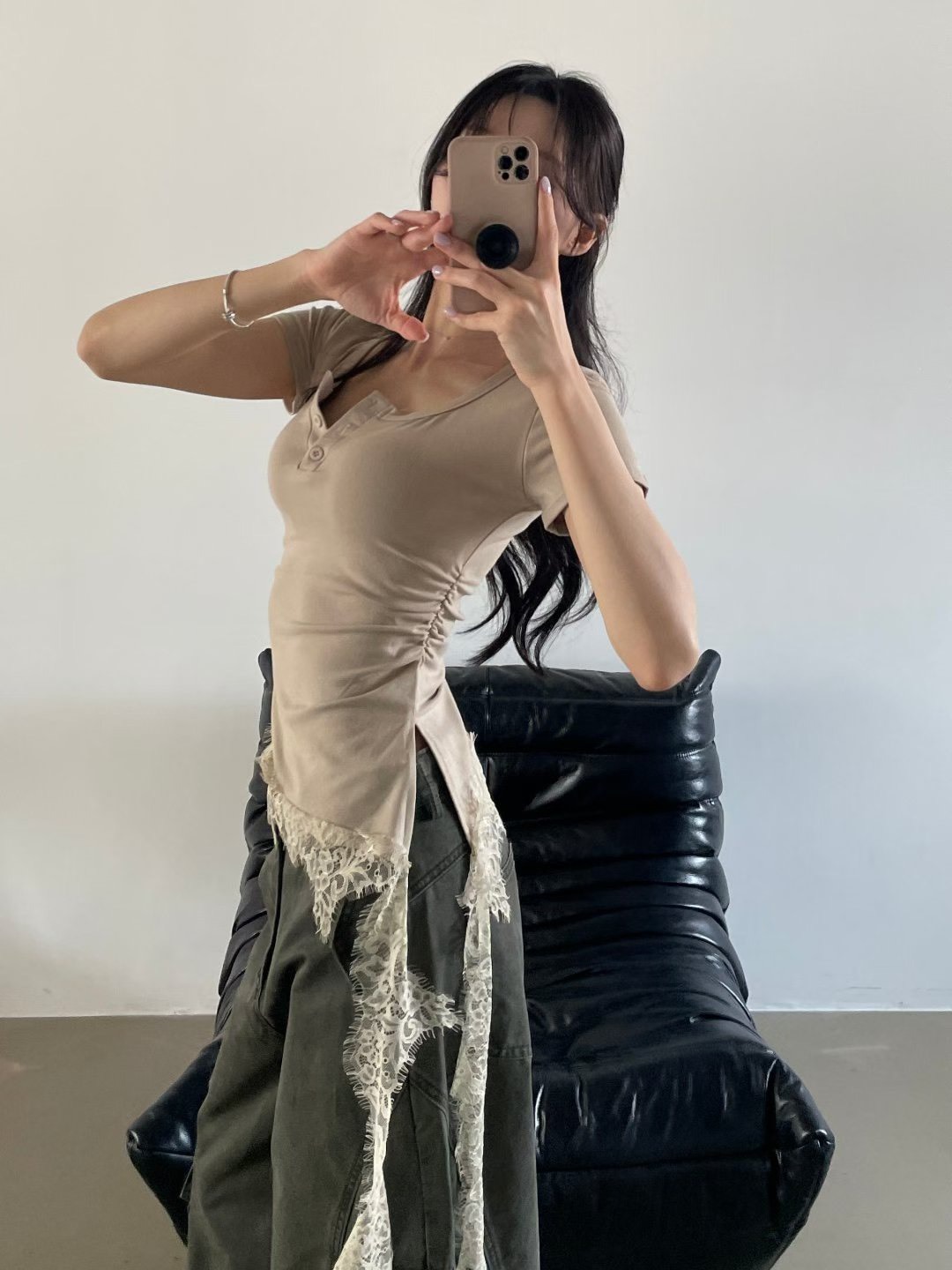 短袖掛單側蕾絲合身T