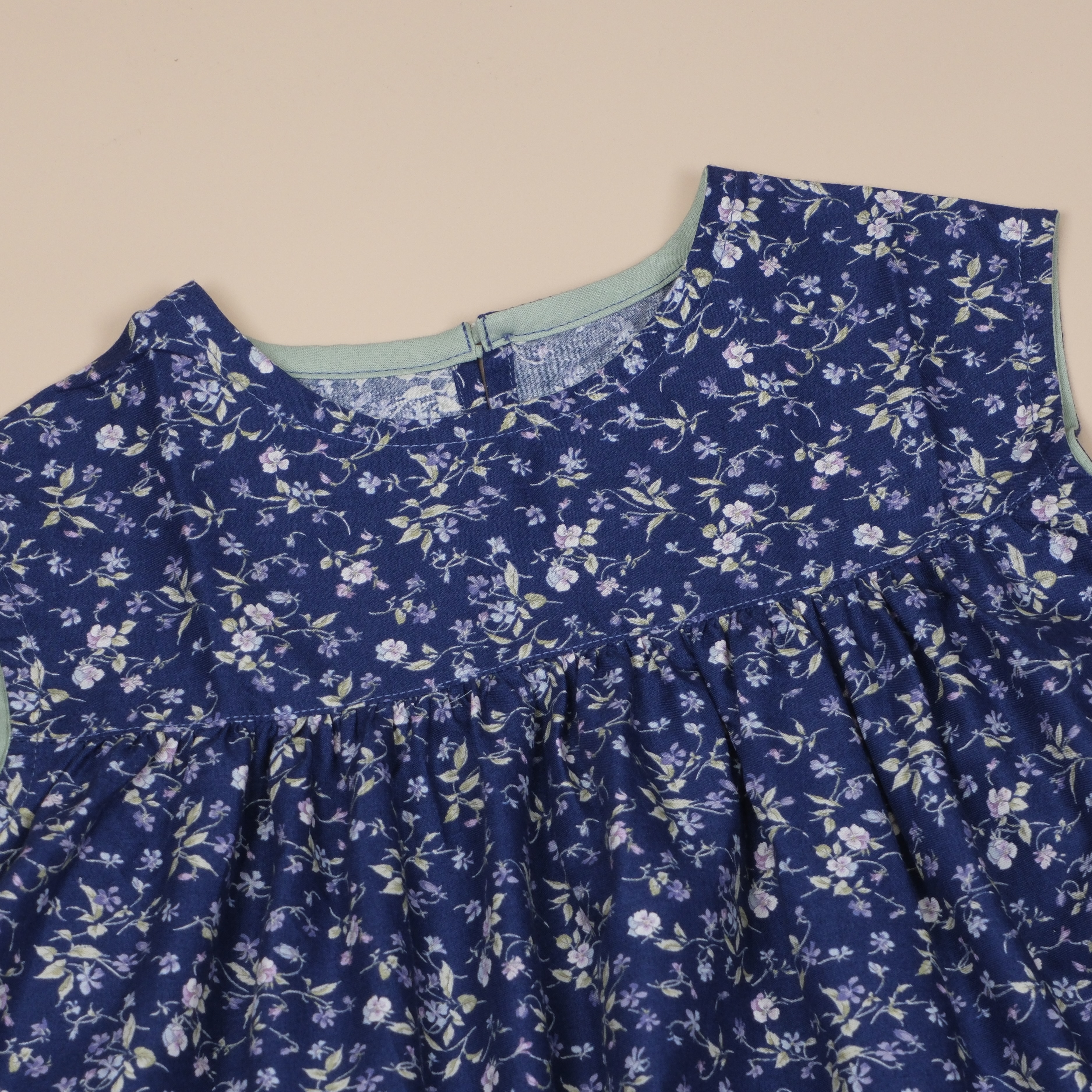 空氣日著系列 ✾ 深藍色小碎花 ✾ 落肩洋裝