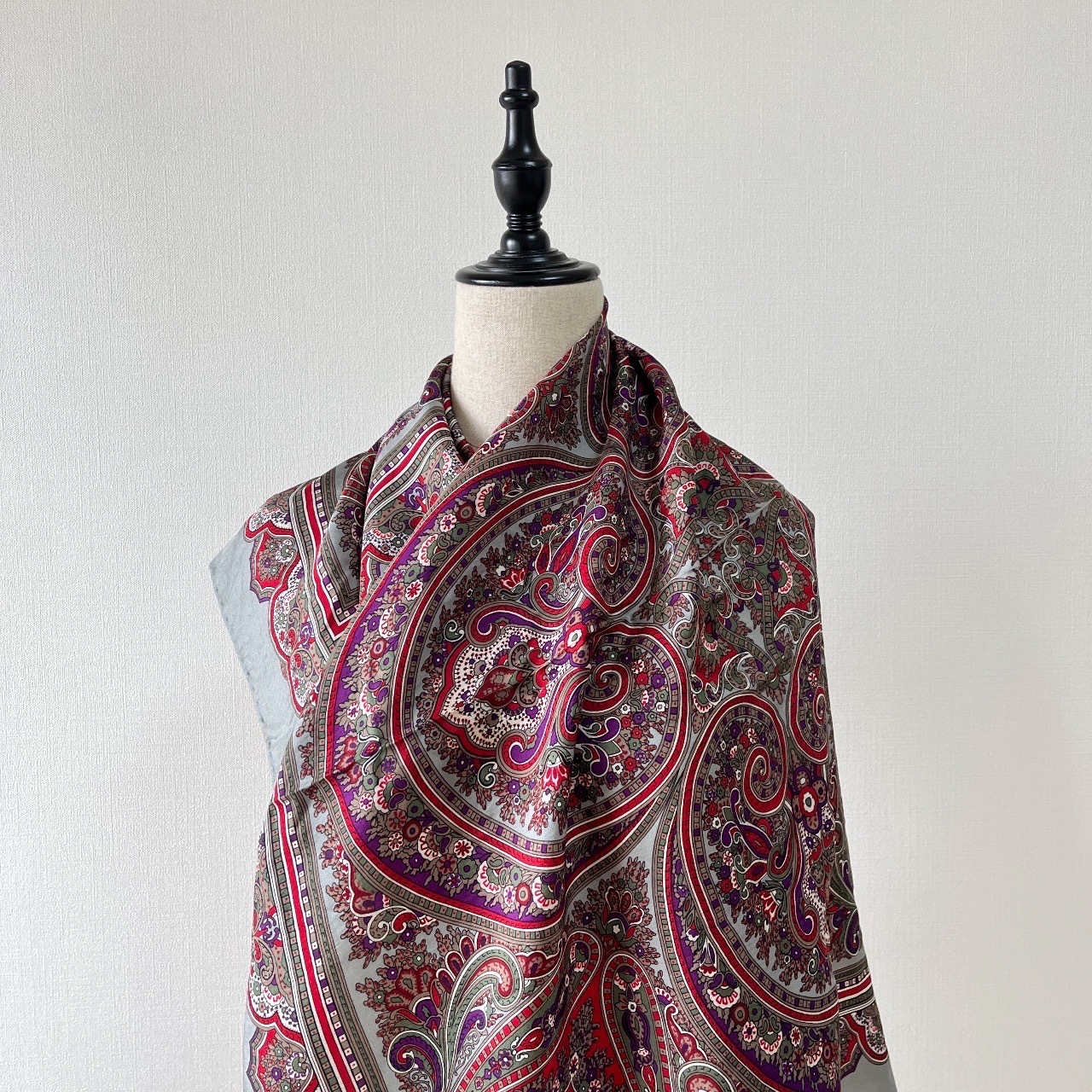 灰色腰果花絲巾