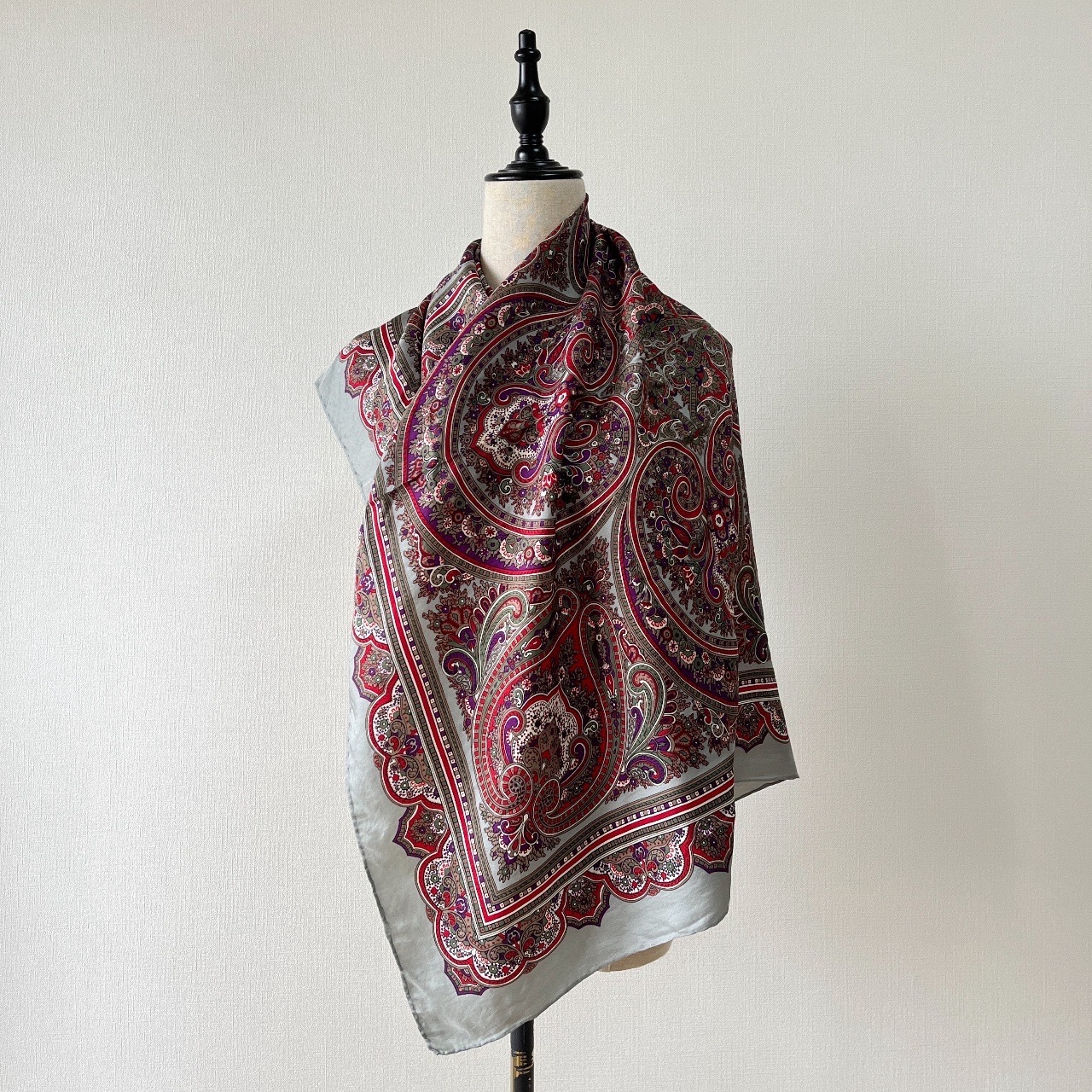 灰色腰果花絲巾