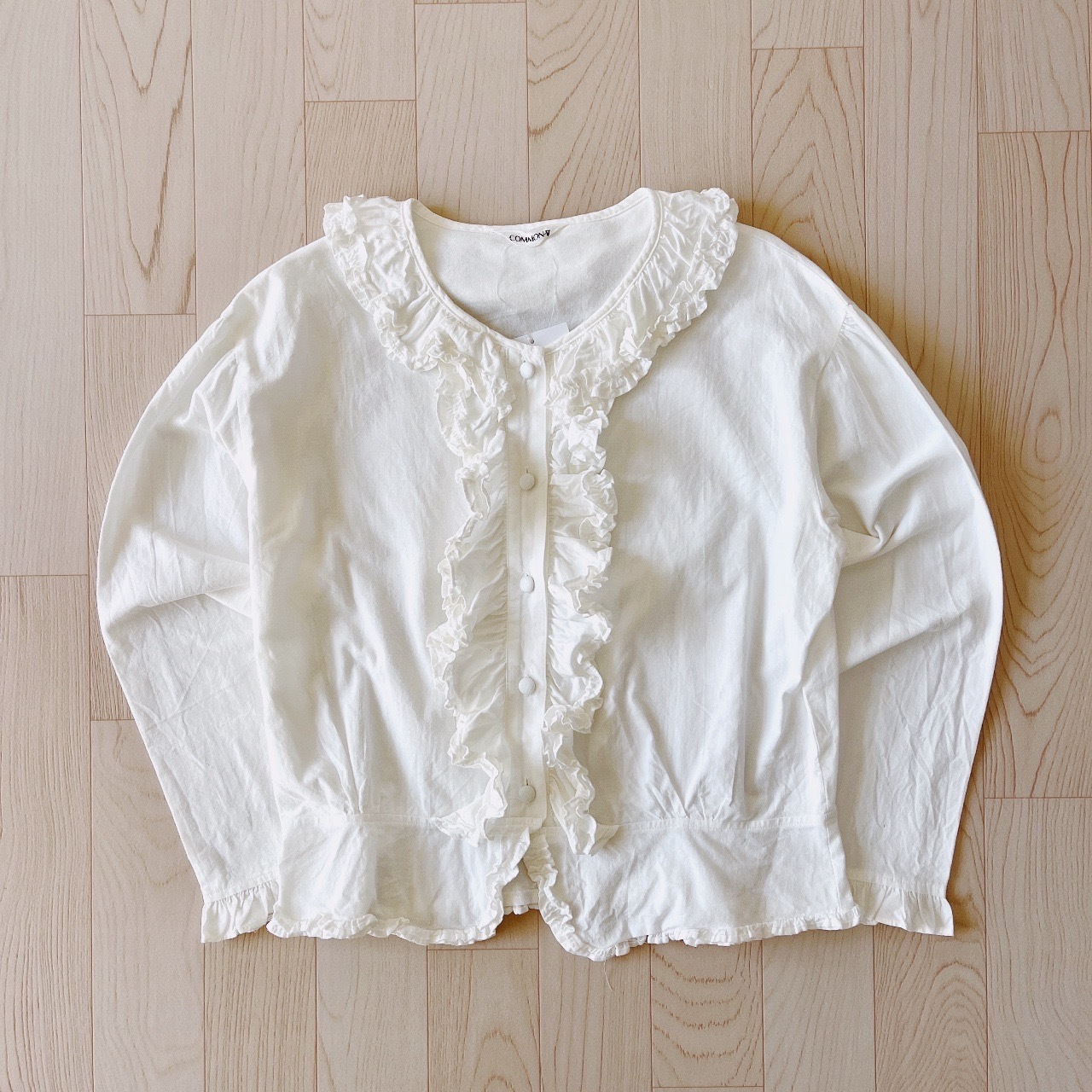 日本製米白色綿質荷葉領上衣