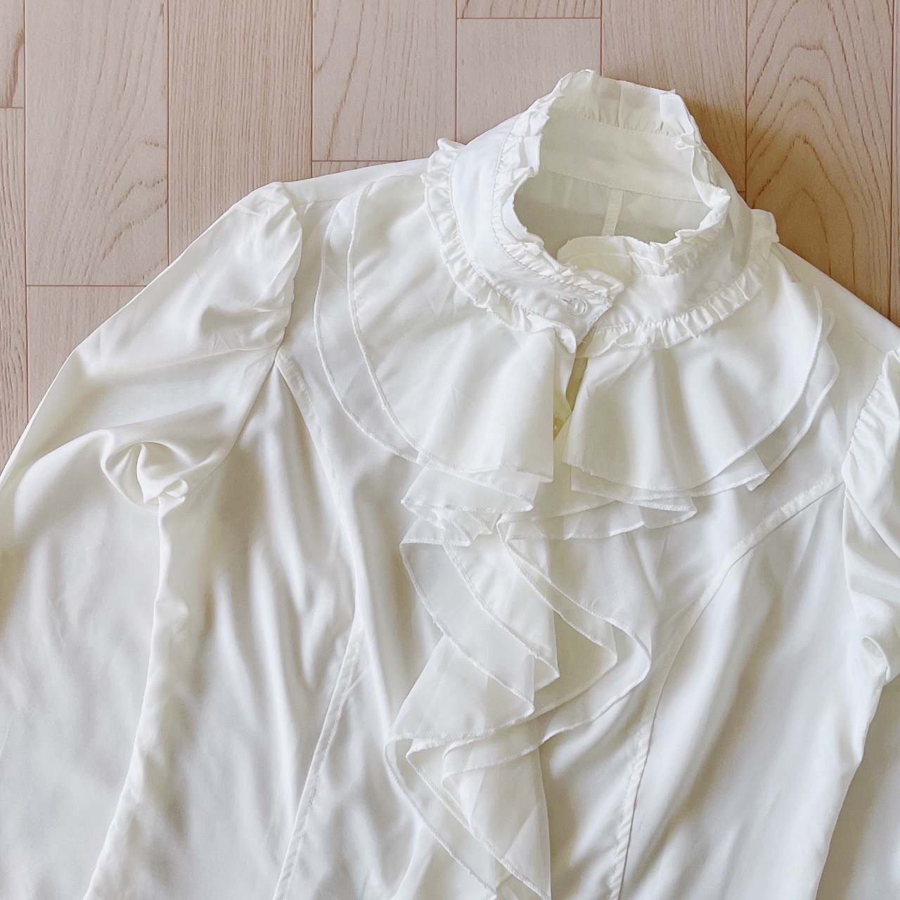 白色華麗立領上衣