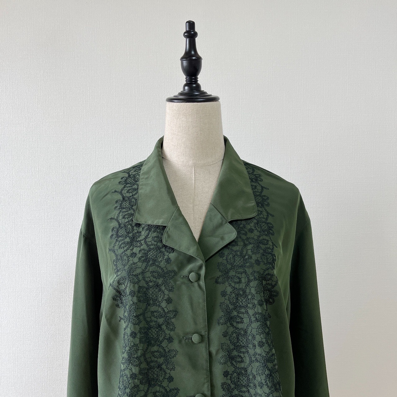 日本製墨綠色刺繡古著上衣