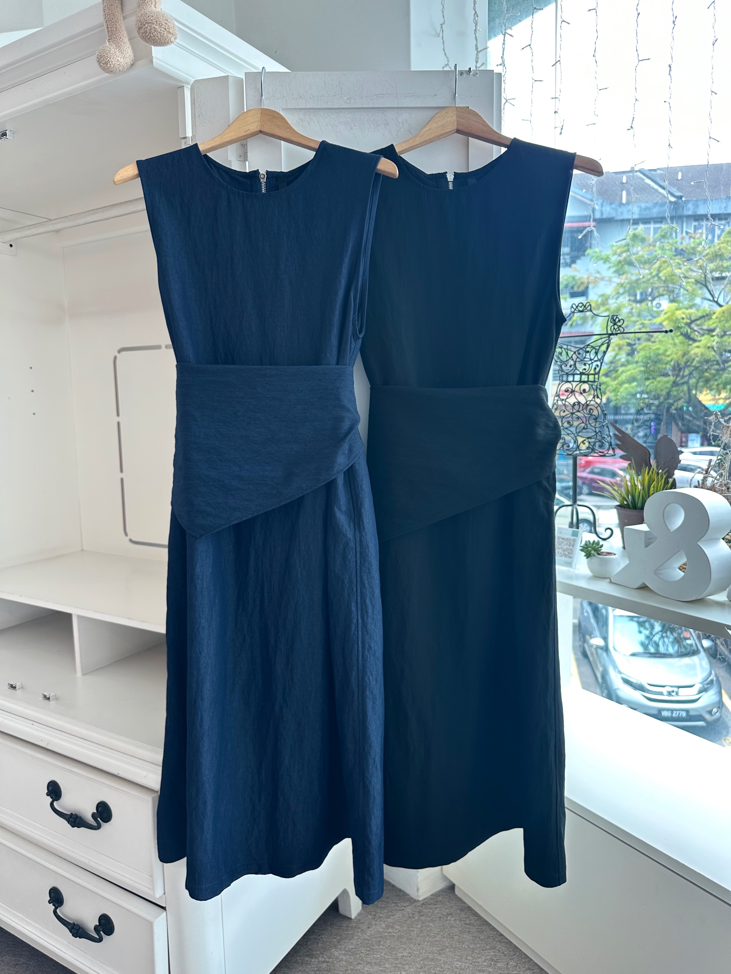 SOFT DENIM SHIFT DRESS WITH DETACHABLE SCARF