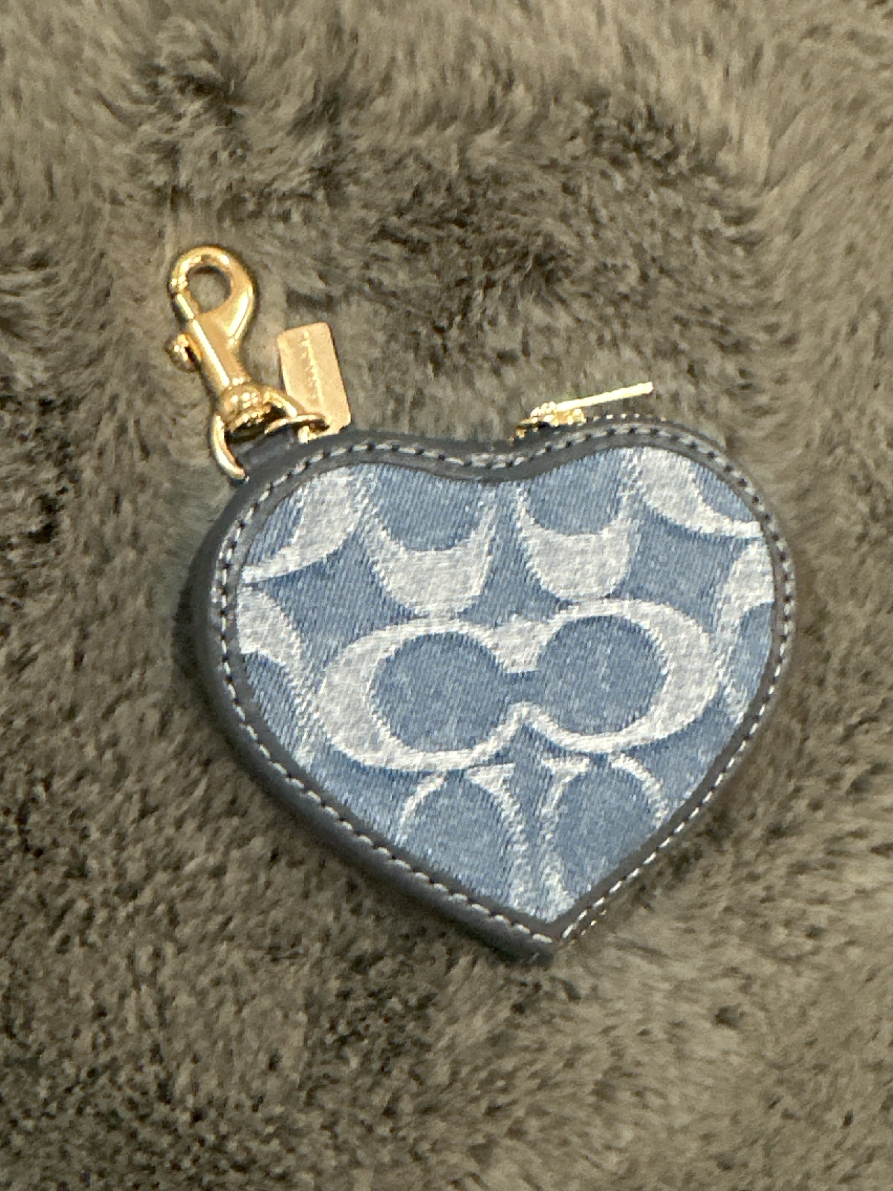 RU01 CO 心心牛仔布吊飾包Heart Bag Charm In Signature Denim
