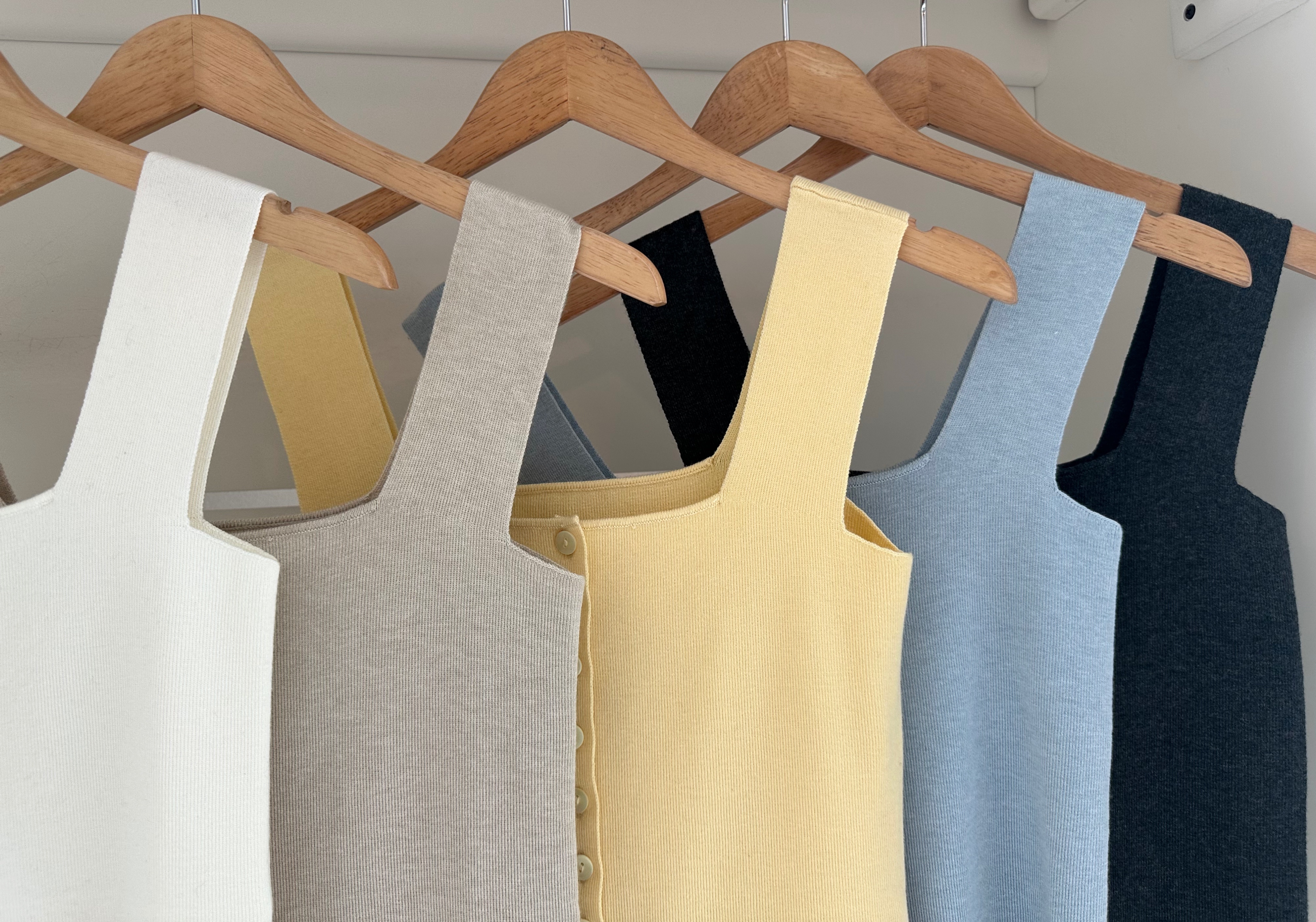 STRAP SQUARE NECK KNIT BLOUSE