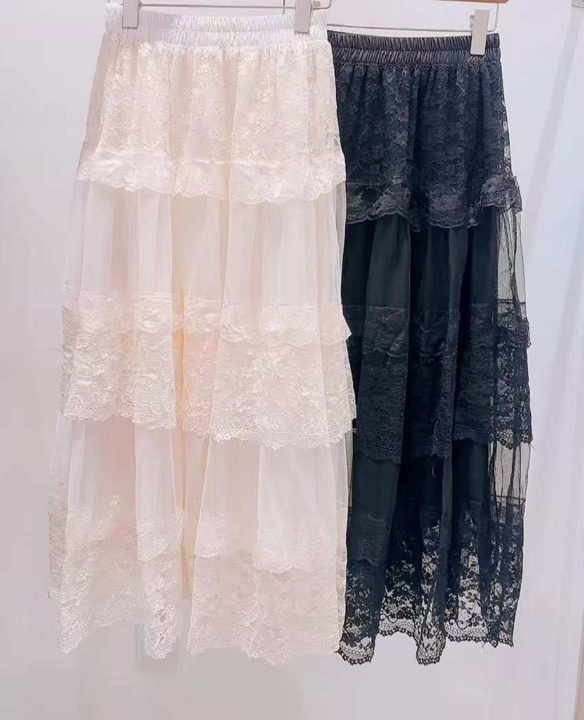 典雅細緻蕾絲拼接長裙