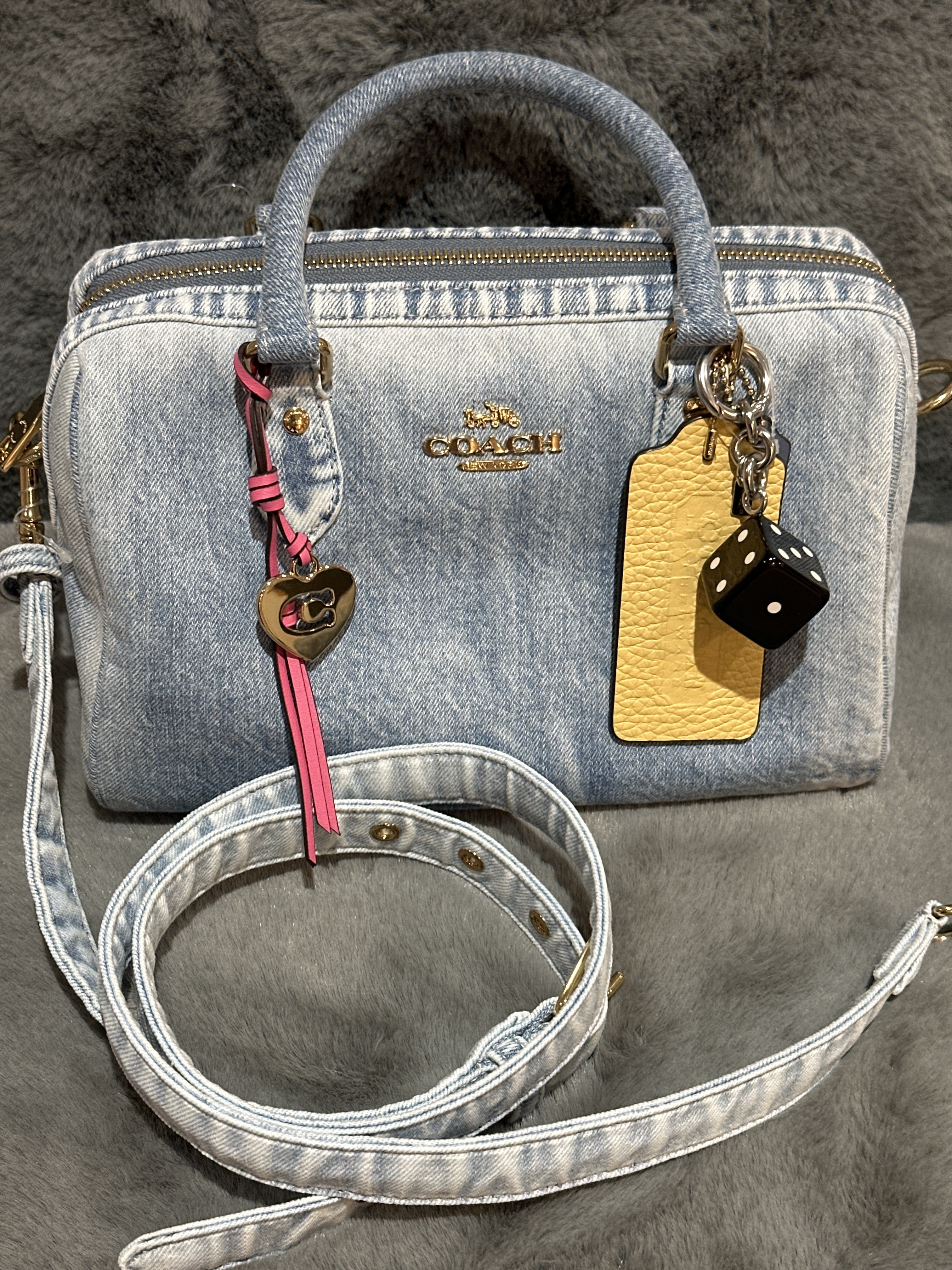 RU17 CO牛仔布波士頓袋Rowan Satchel Bag In Loved Denim With Charms