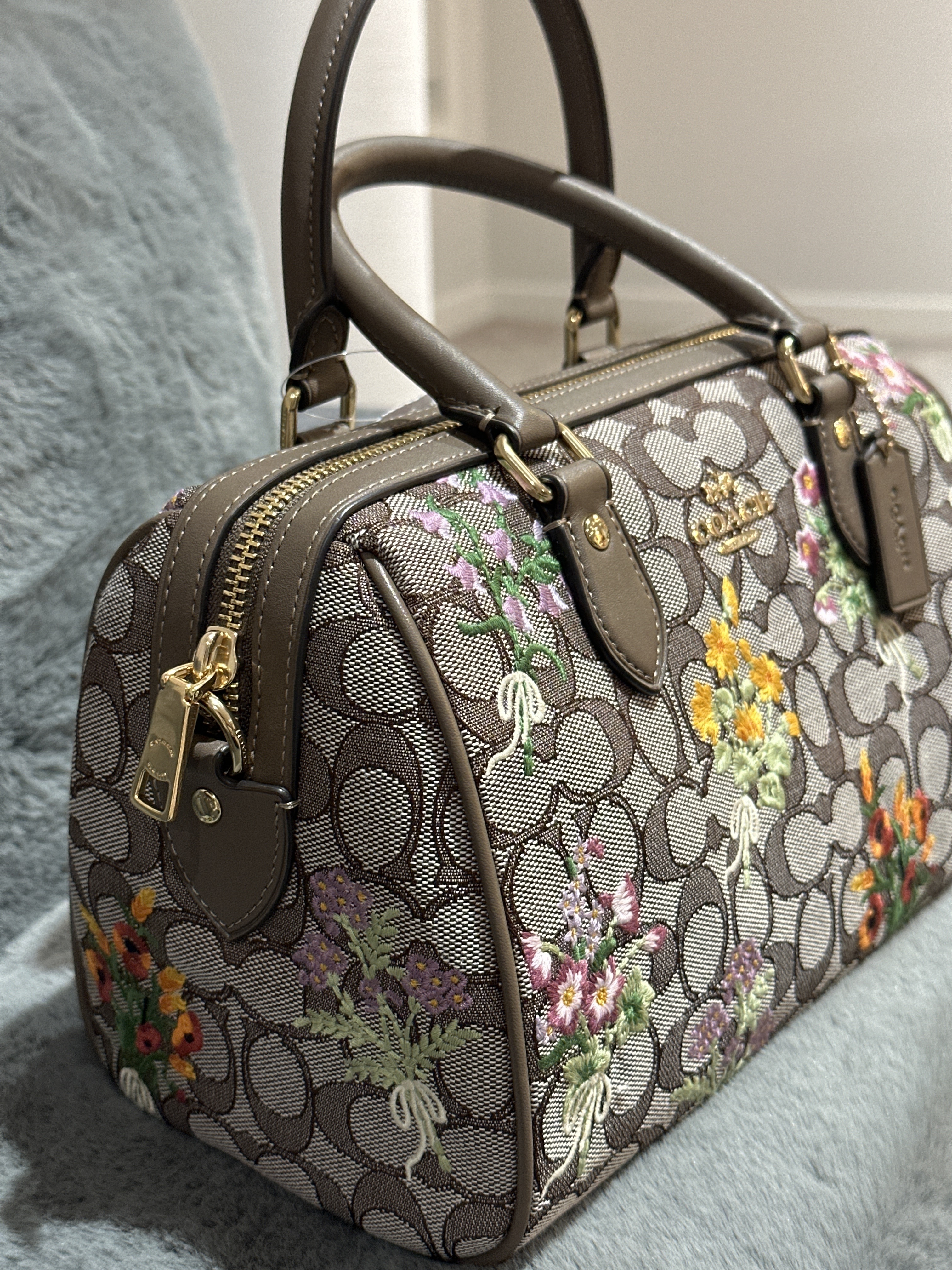 RU18 CO 繍花LOGO波士頓袋Rowan Satchel Bag In Signature Jacquard With Floral Embroidery
