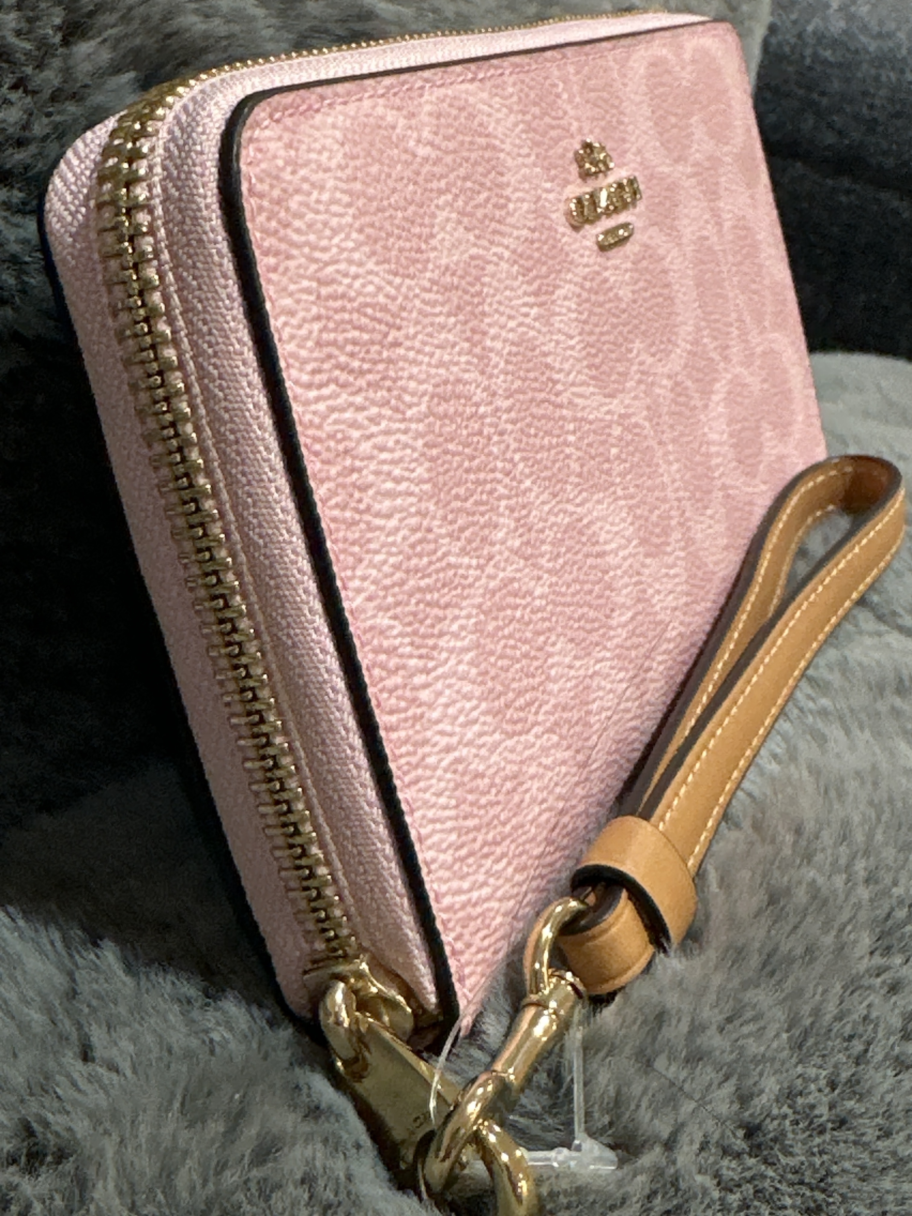 RU21 CO 粉紅色LOGO拉鏈長銀包Long Zip Around Wallet In Signature Canvas