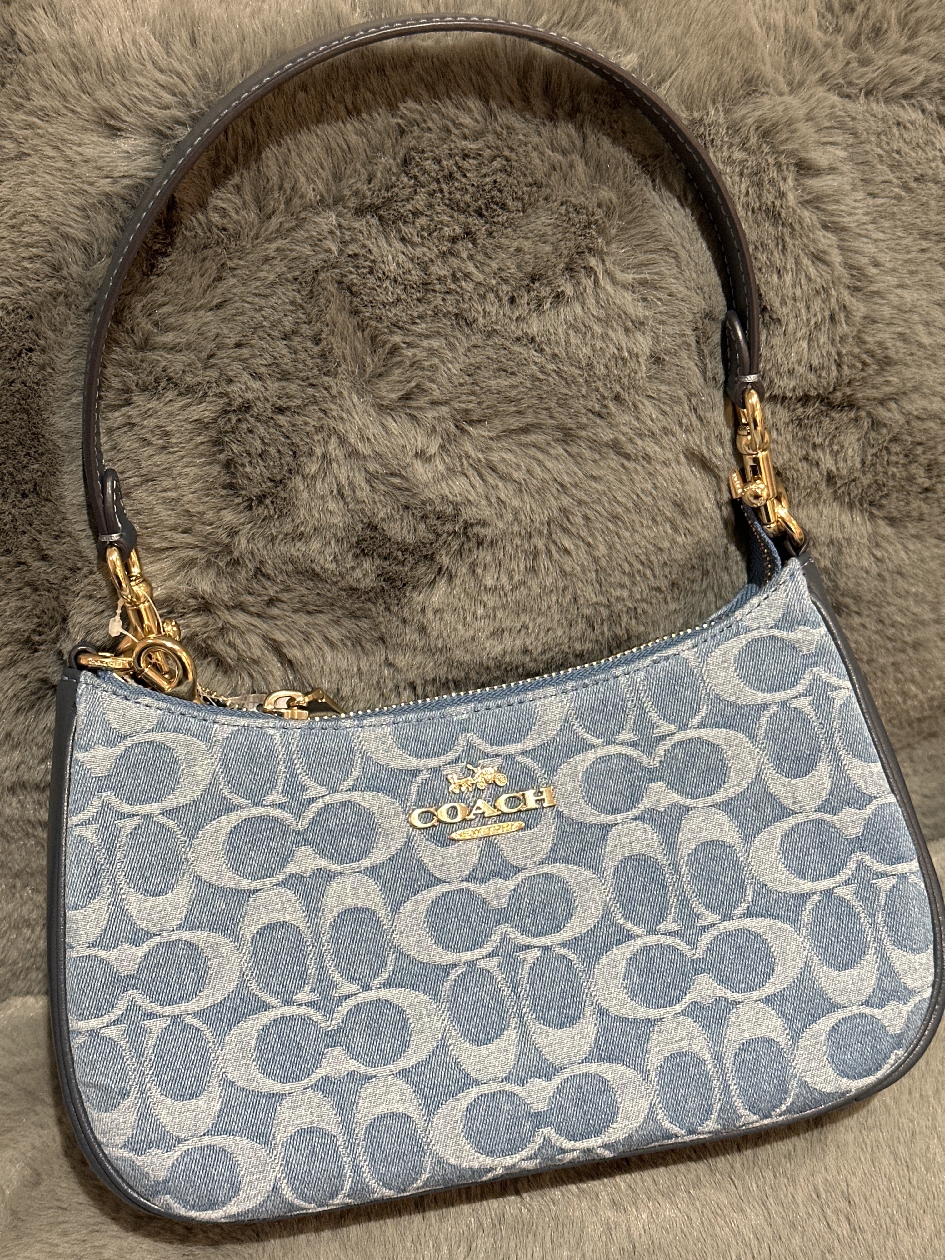 RU36 CO 牛仔布LOGO手提袋連活動肩帶Teri Shoulder Bag In Signature Denim