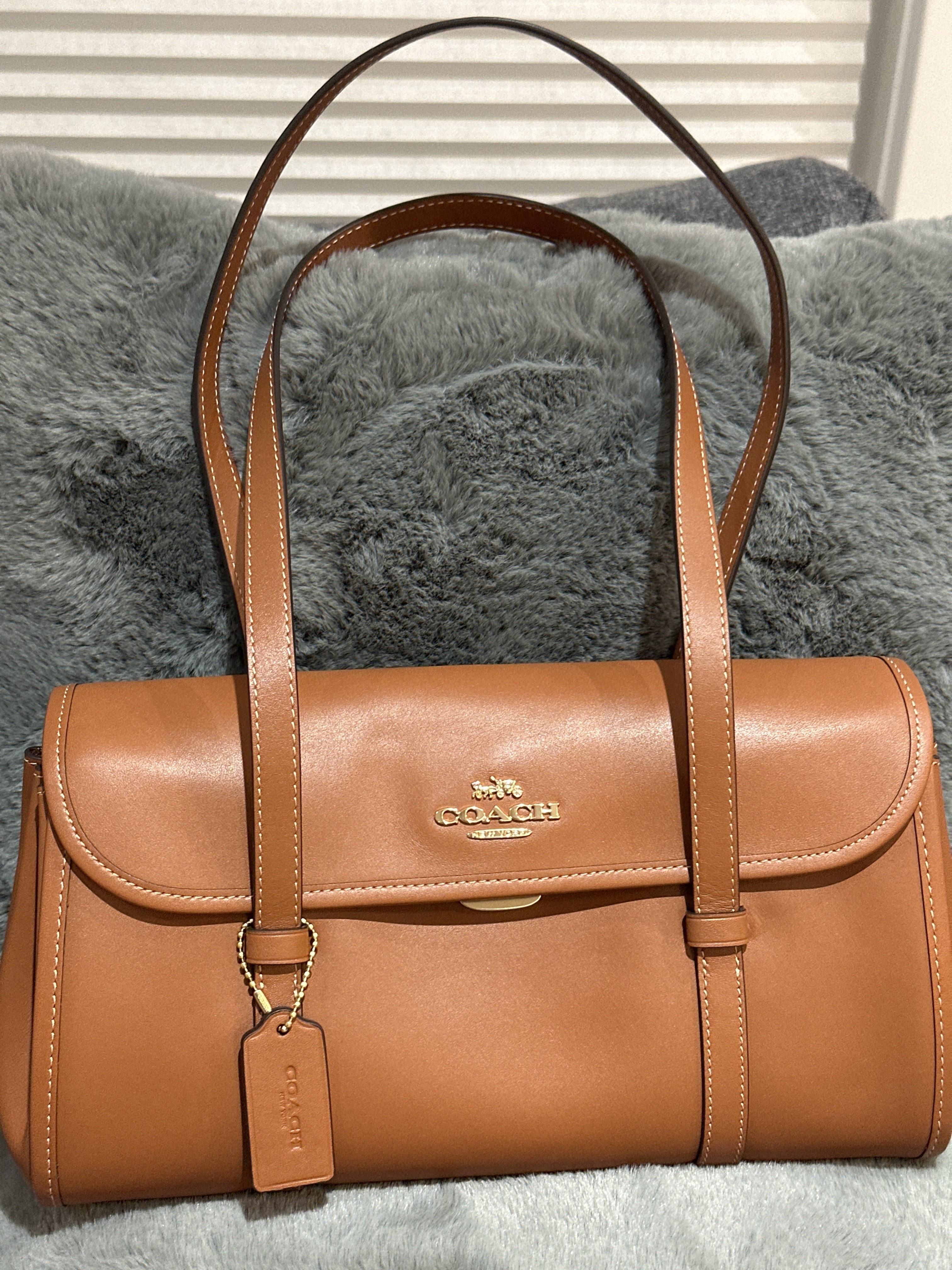 RU38 CO 焦糖色蓋頭單肩包Bridget Flap Shoulder Bag