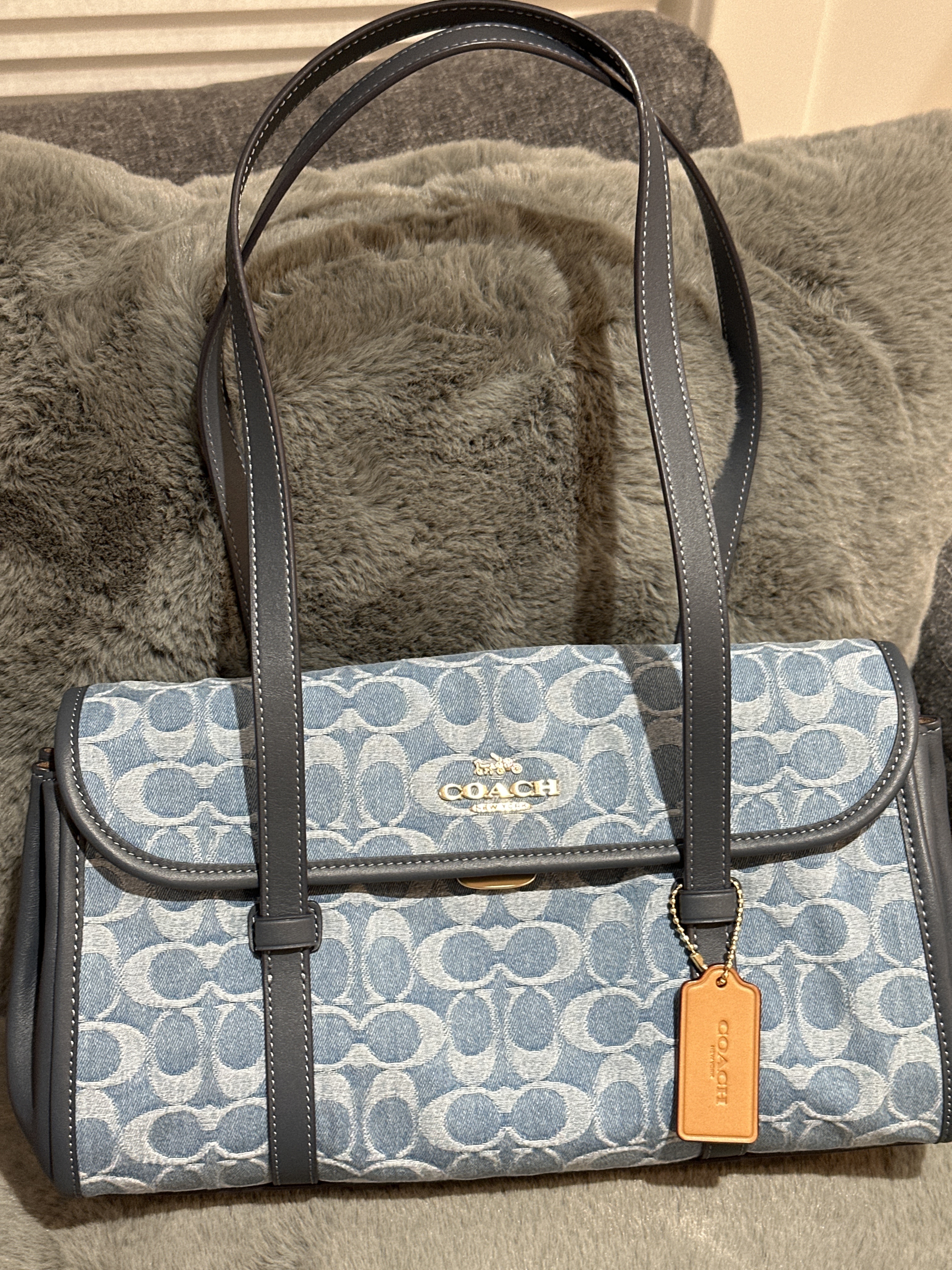 RU39 CO 牛仔布配皮蓋頭單肩包Bridget Flap Shoulder Bag In Signature Denim