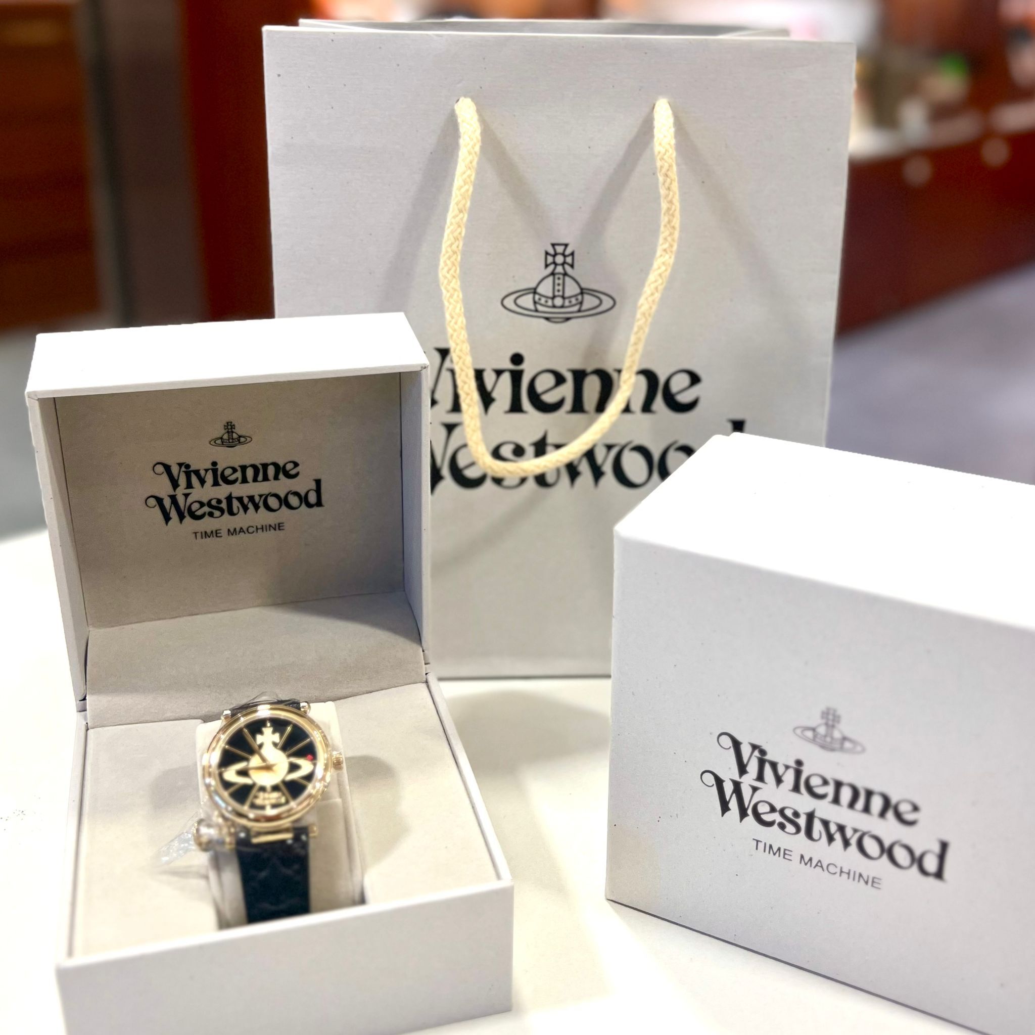 本月出位價!!! 全新VIVIENNE WESTWOOD WATCH VV006BKGD 32mm 黑色金扣/石英機芯 #西太后手錶 #BRAND NEW #香榭站正品