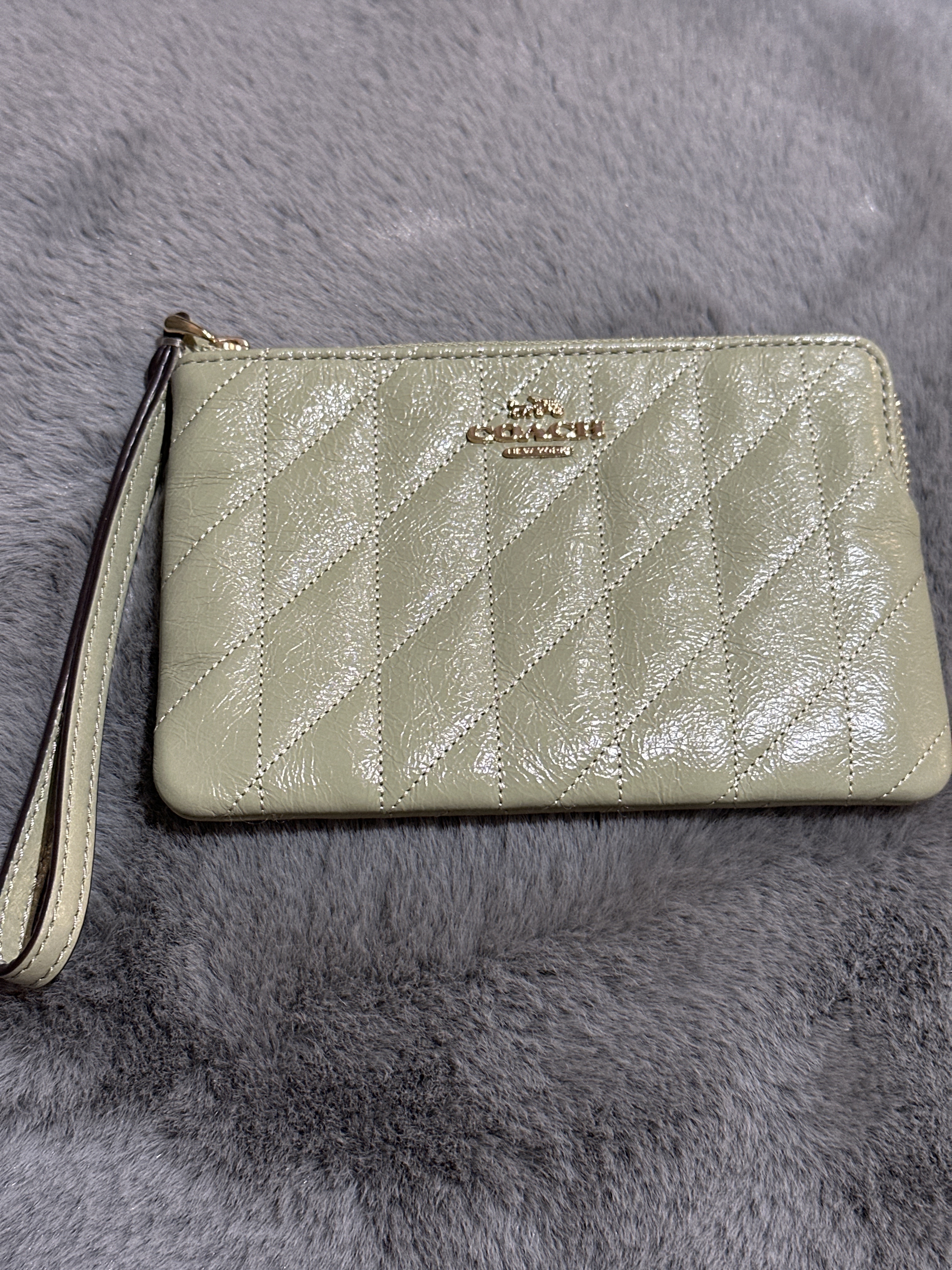 RU46 CO 鼠尾綠色間線手拿包Corner Zip Wristlet With Quilting