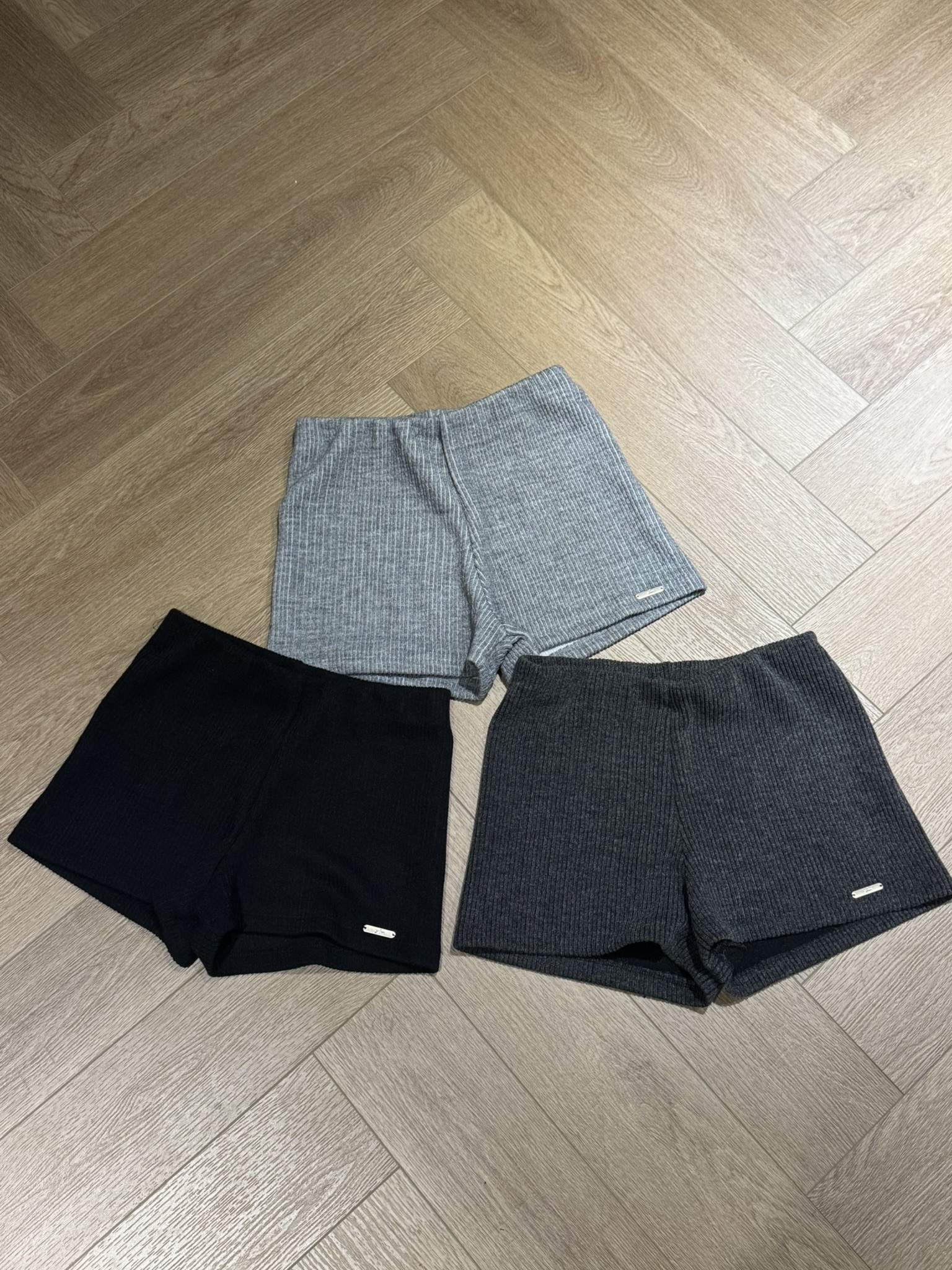 U12 品牌標小短褲(深灰/黑/白)