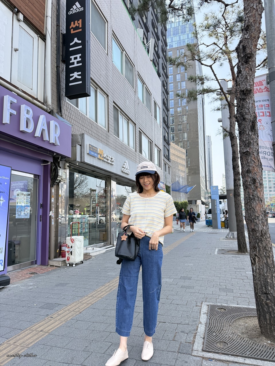 正韓圓領彈性彩色橫條T (白)