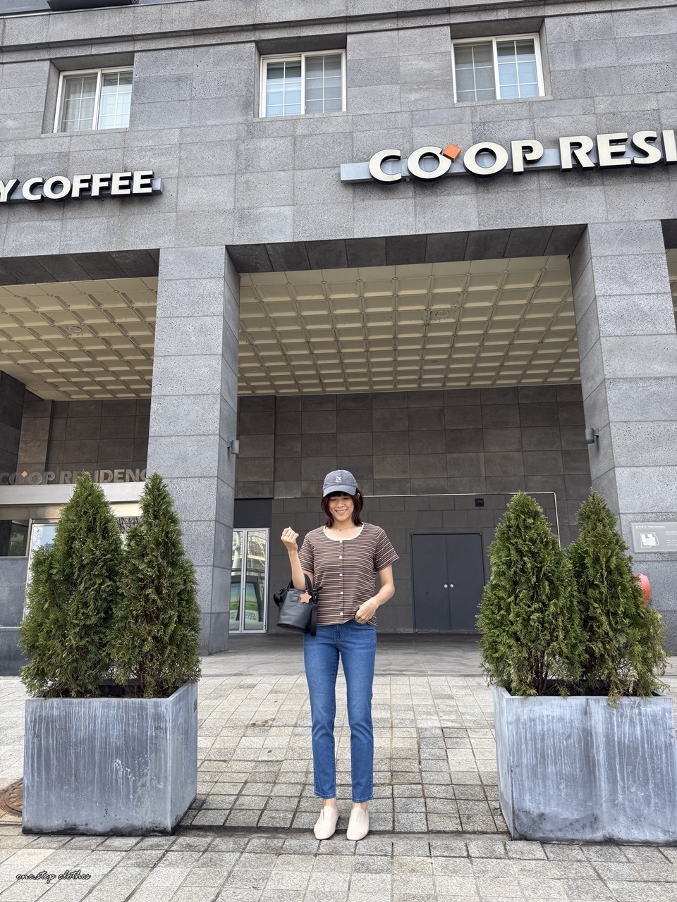 正韓圓領彈性彩色橫條T (咖)