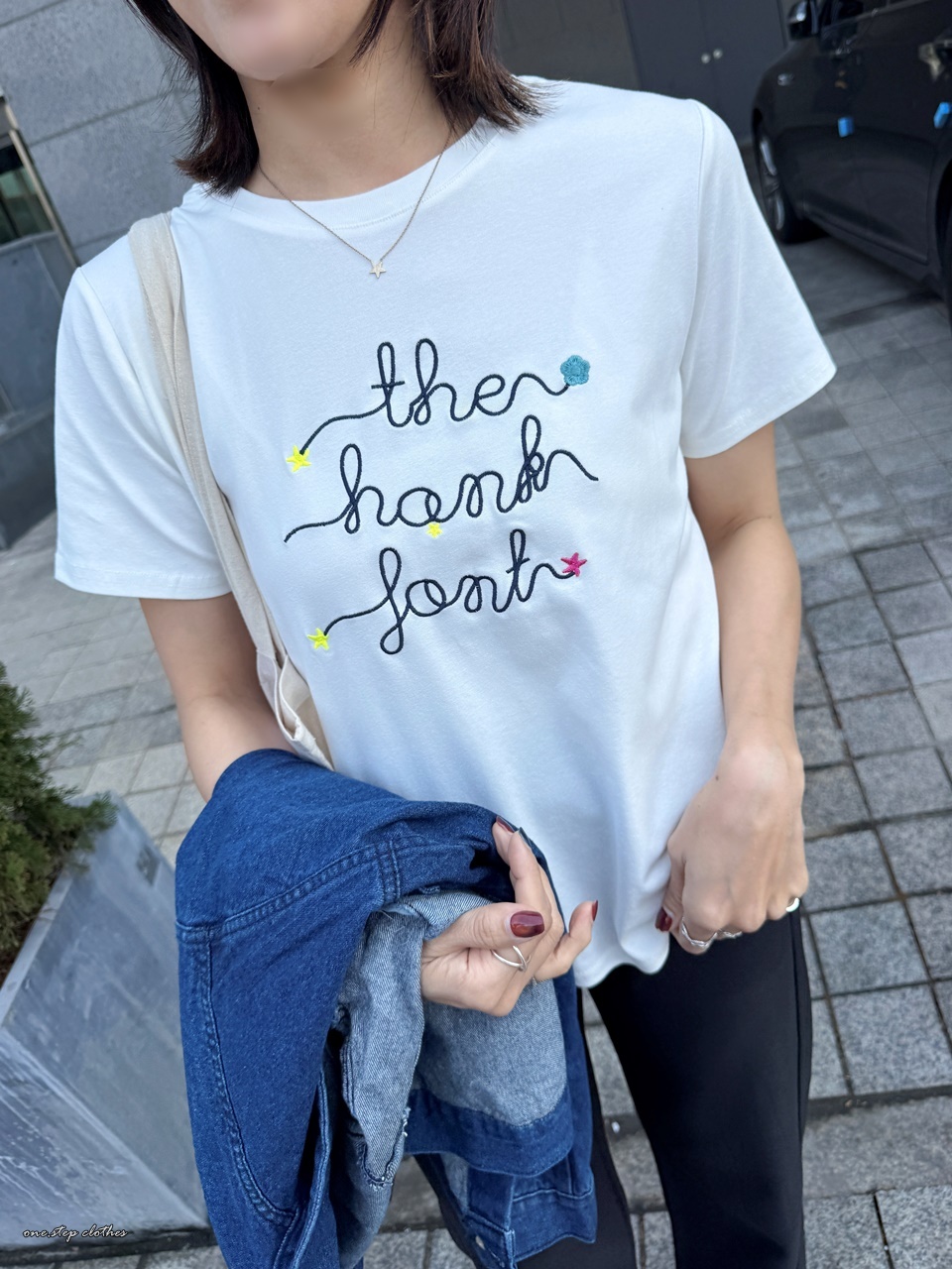 正韓跳色星星刺繡字母T (白)