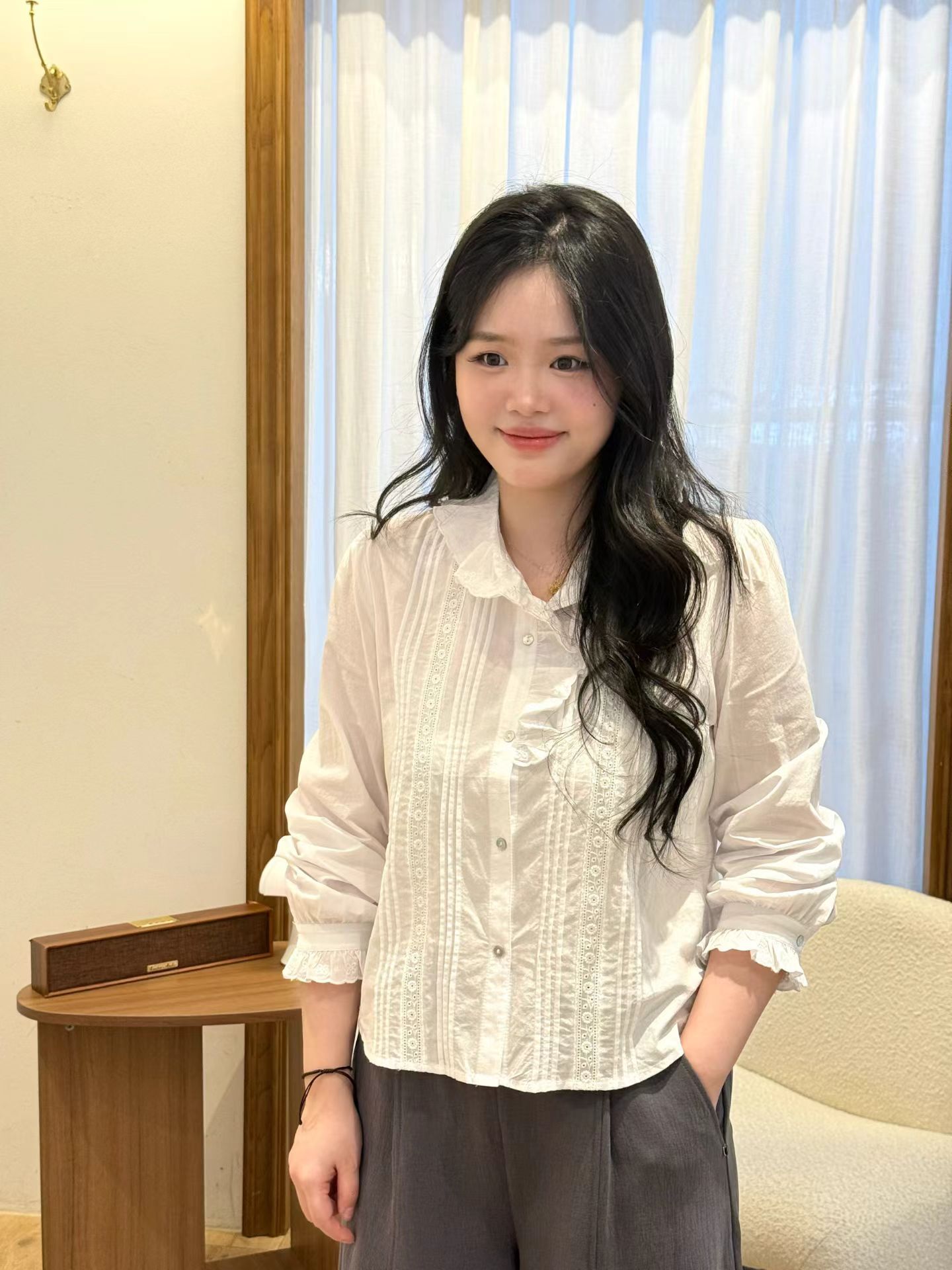 ABB6015 刺繡壓褶襯衫