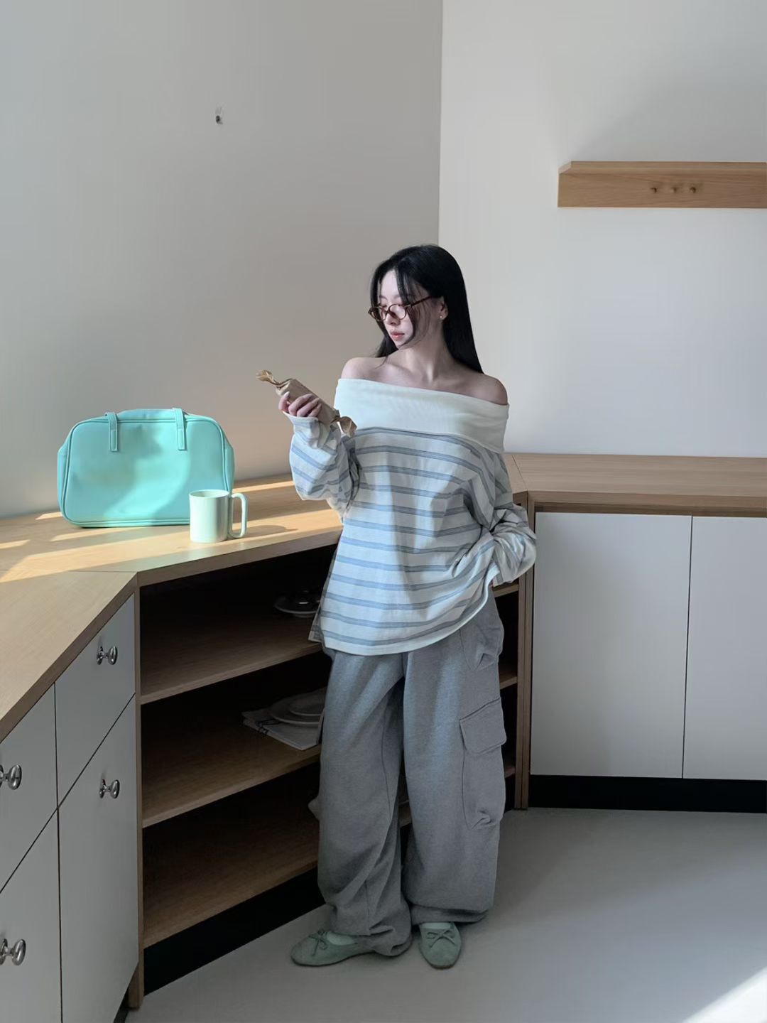 【現貨】一字領條紋寬鬆上衣｜慵懶露肩・韓系鬆弛感長袖T