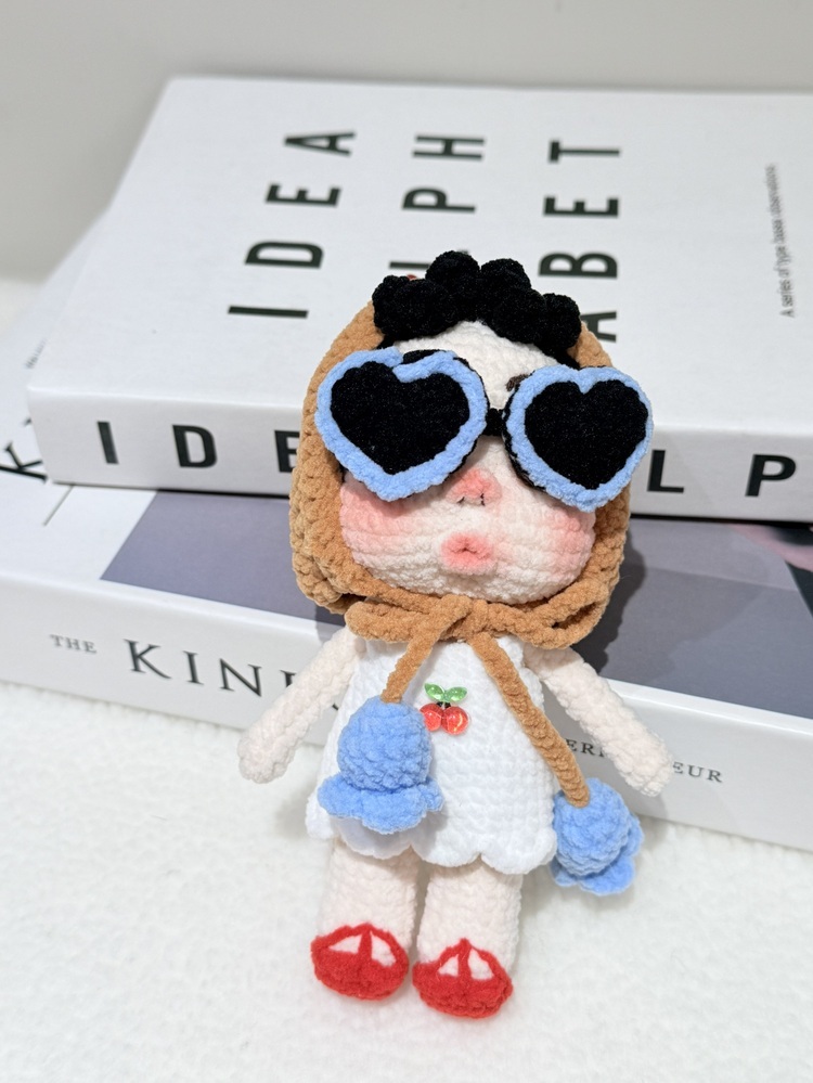 『咖色』愛心眼鏡帽子醜娃吊飾-29號『約15cm』((眼鏡顏色隨機))