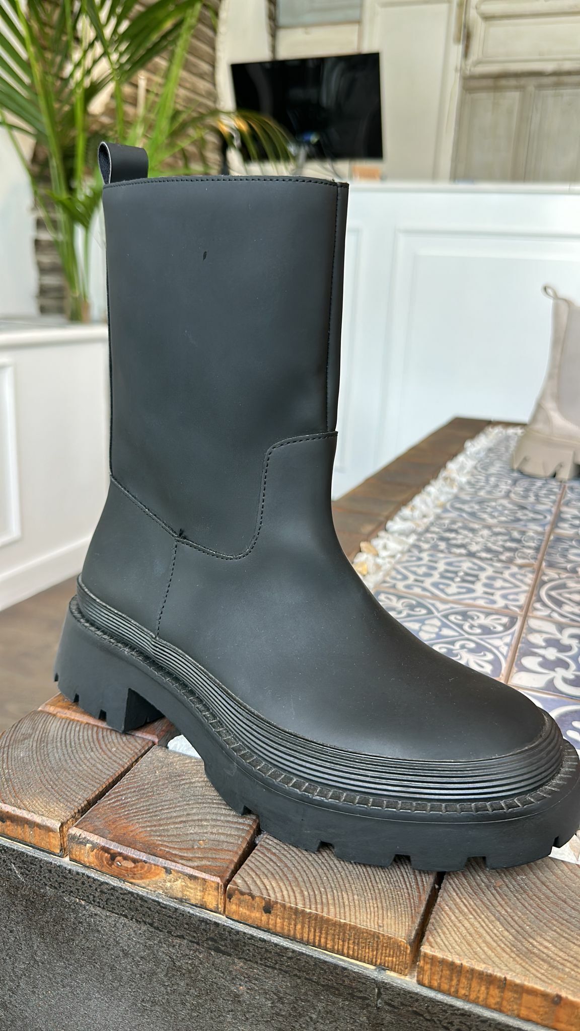 M2711-NEGRO (有輕微瑕疵)(H款)(碼數:39)