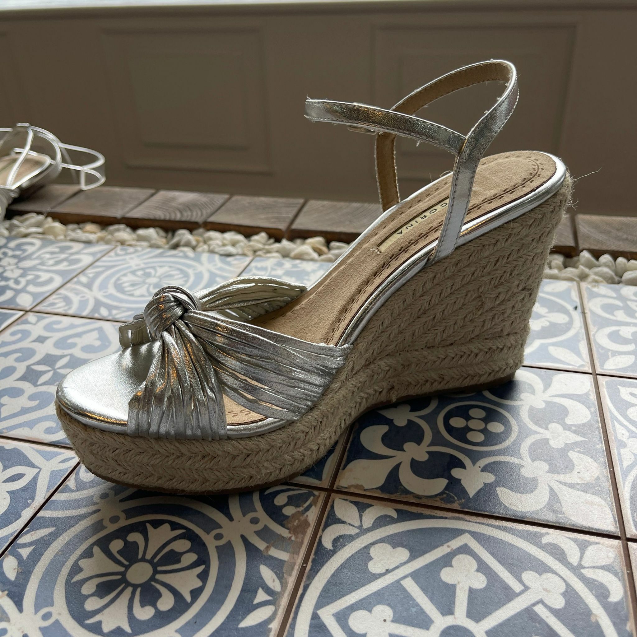 PLATA (有輕微瑕疵)(Q款)(碼數:40)