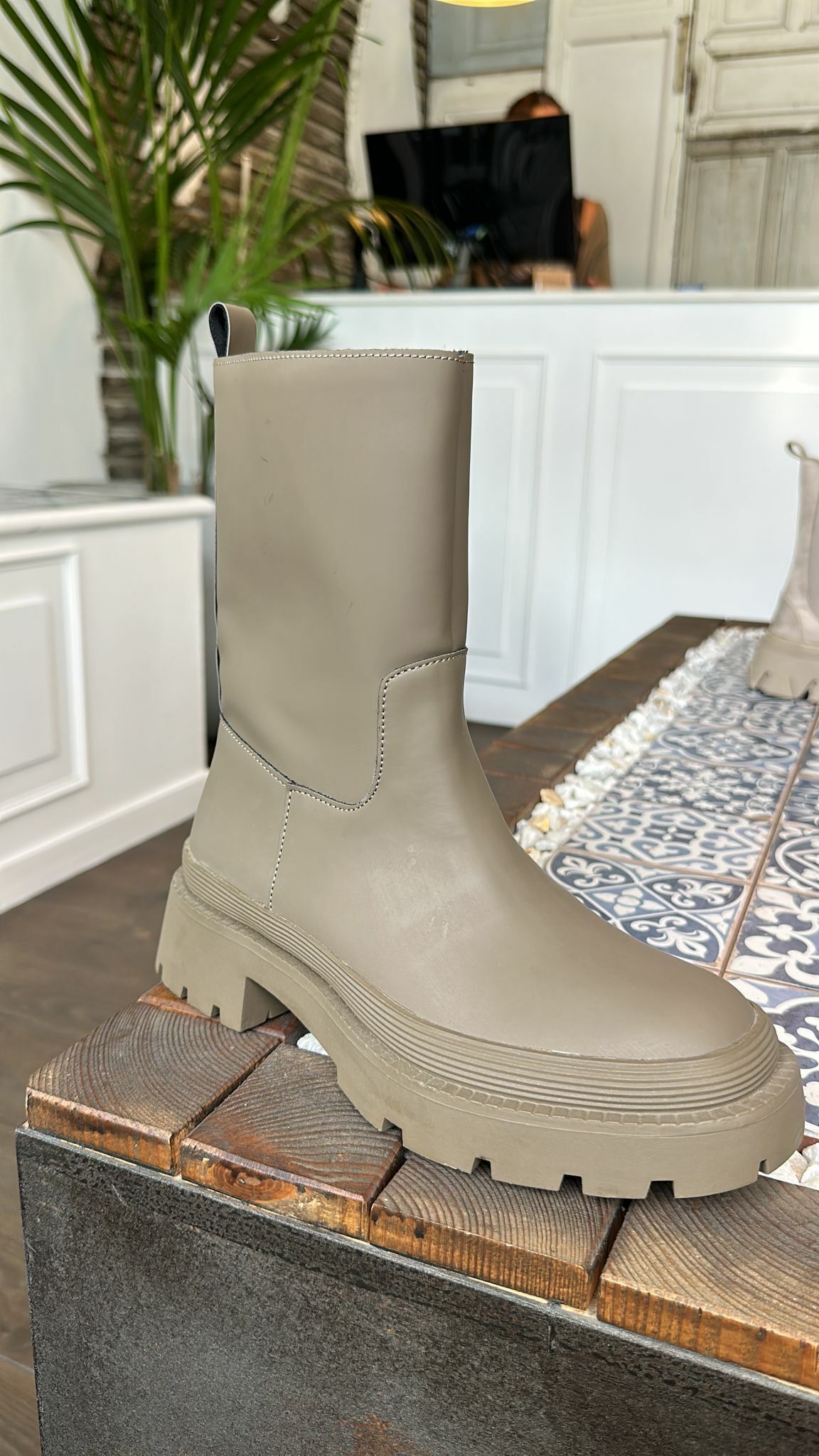 M2711-KAKI (有輕微瑕疵)(R款)(碼數:39/40)