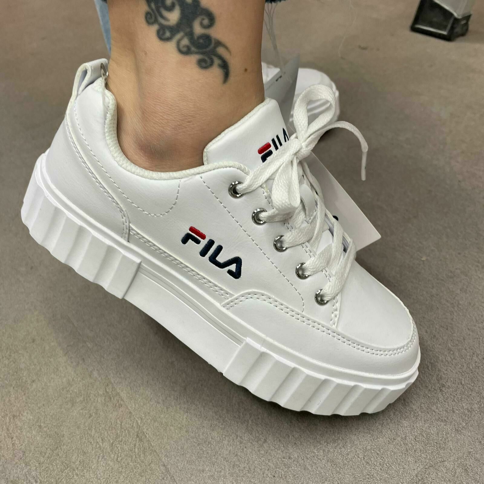 FILA 1TM01563F-100 爆款 白色 厚底 休閑鞋 (有輕微瑕疵)(Y款)(碼數:260)