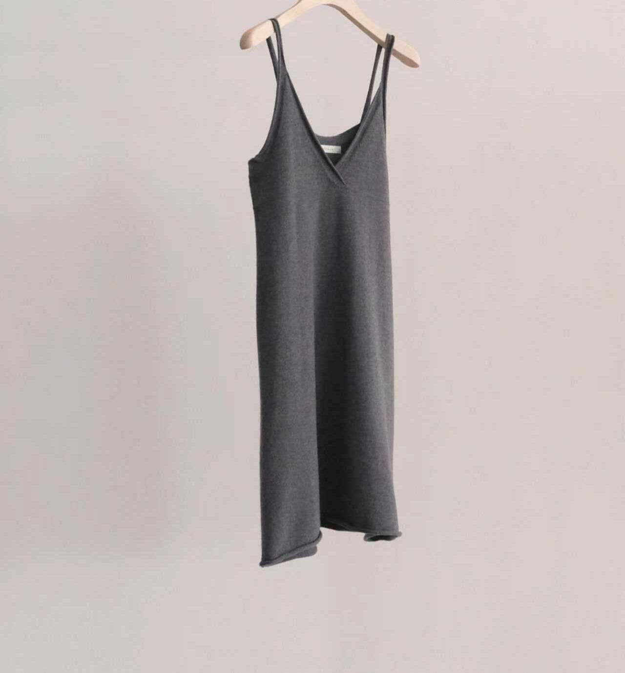 OU6008 捲邊吊帶連身裙