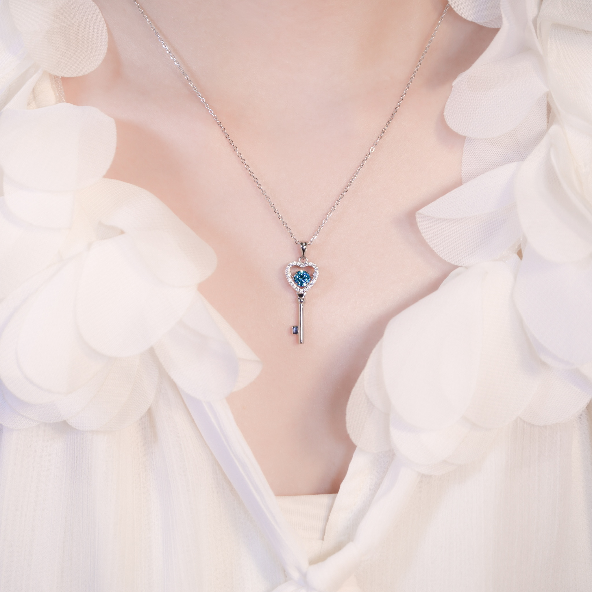 | 925純銀・厚鍍白金・厚鍍玫瑰金・莫桑石 | 鑽光懸浮開啟愛意項鍊 | NE1628 |