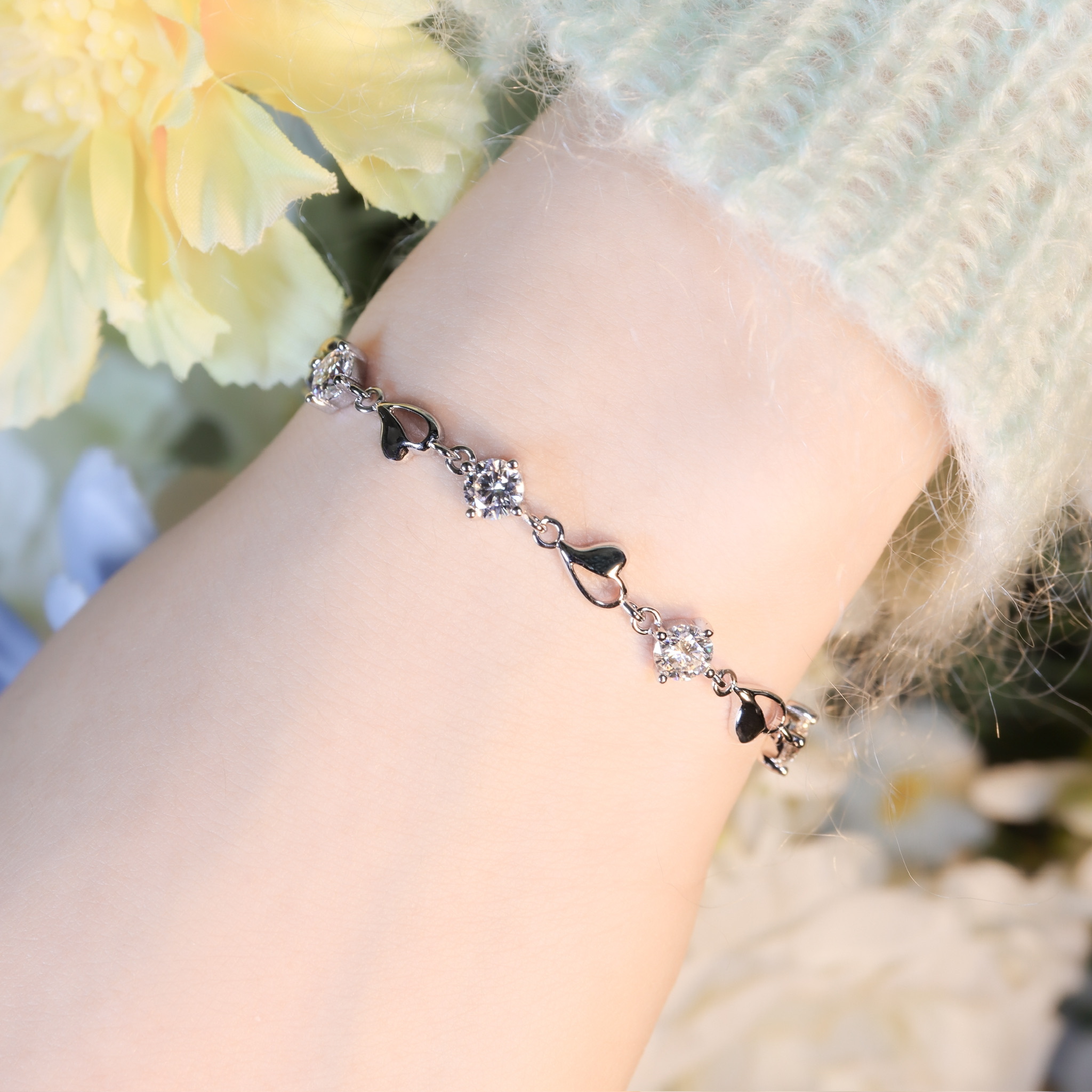 | 925純銀・ 厚鍍白金 ・莫桑石 | 鑽光愛意滿滿軟手鐲 | BR1553 |