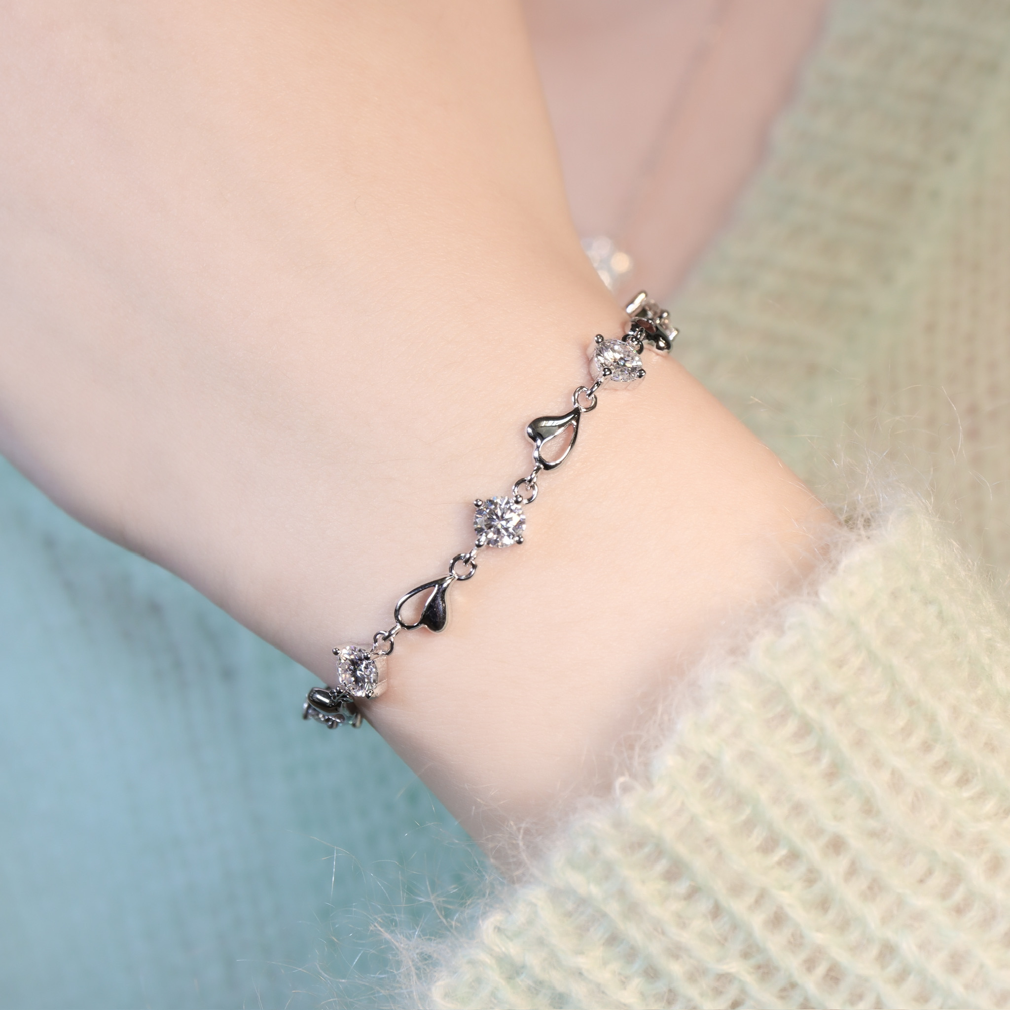 | 925純銀・ 厚鍍白金 ・莫桑石 | 鑽光愛意滿滿軟手鐲 | BR1553 |