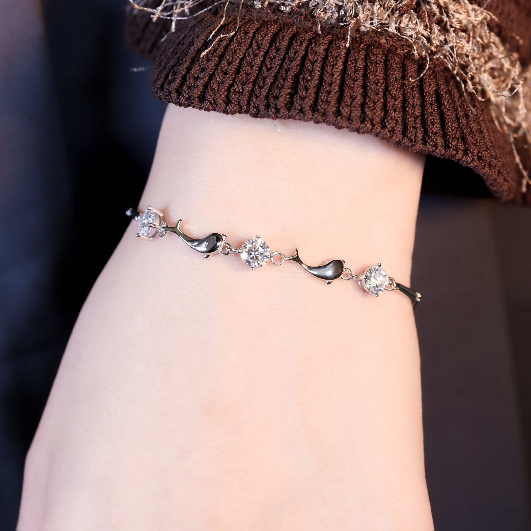 | 925純銀・ 厚鍍白金 ・莫桑石 | 鑽光忠誠的勇氣軟手鐲 | BR1539 |