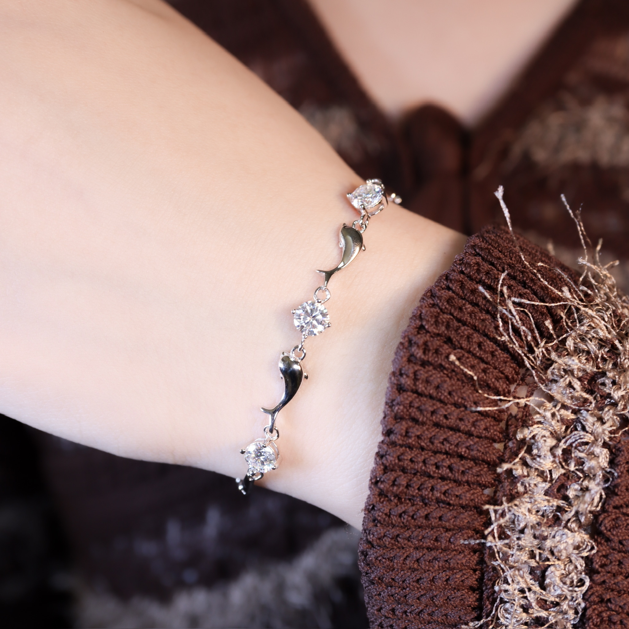 | 925純銀・ 厚鍍白金 ・莫桑石 | 鑽光忠誠的勇氣軟手鐲 | BR1539 |