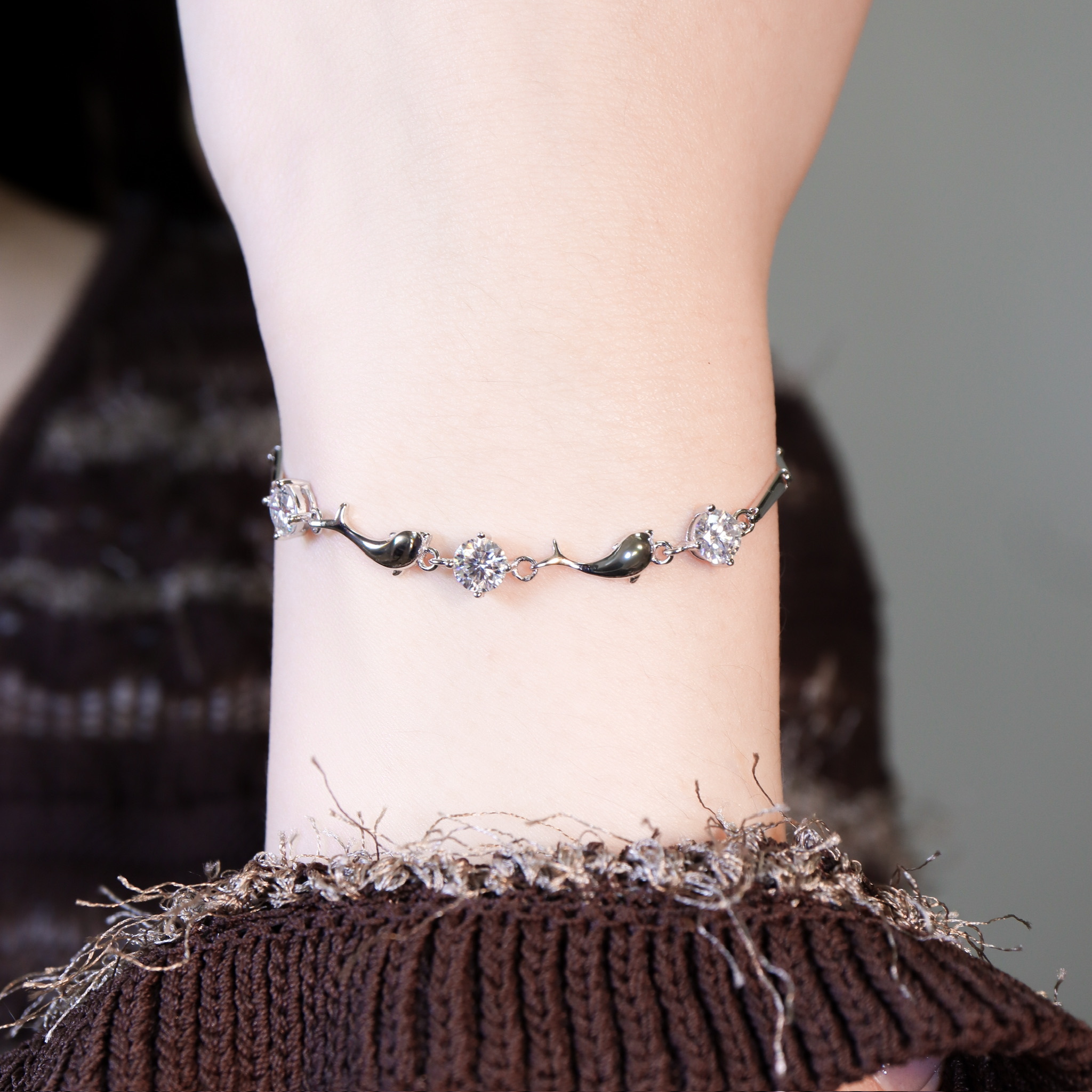 | 925純銀・ 厚鍍白金 ・莫桑石 | 鑽光忠誠的勇氣軟手鐲 | BR1539 |