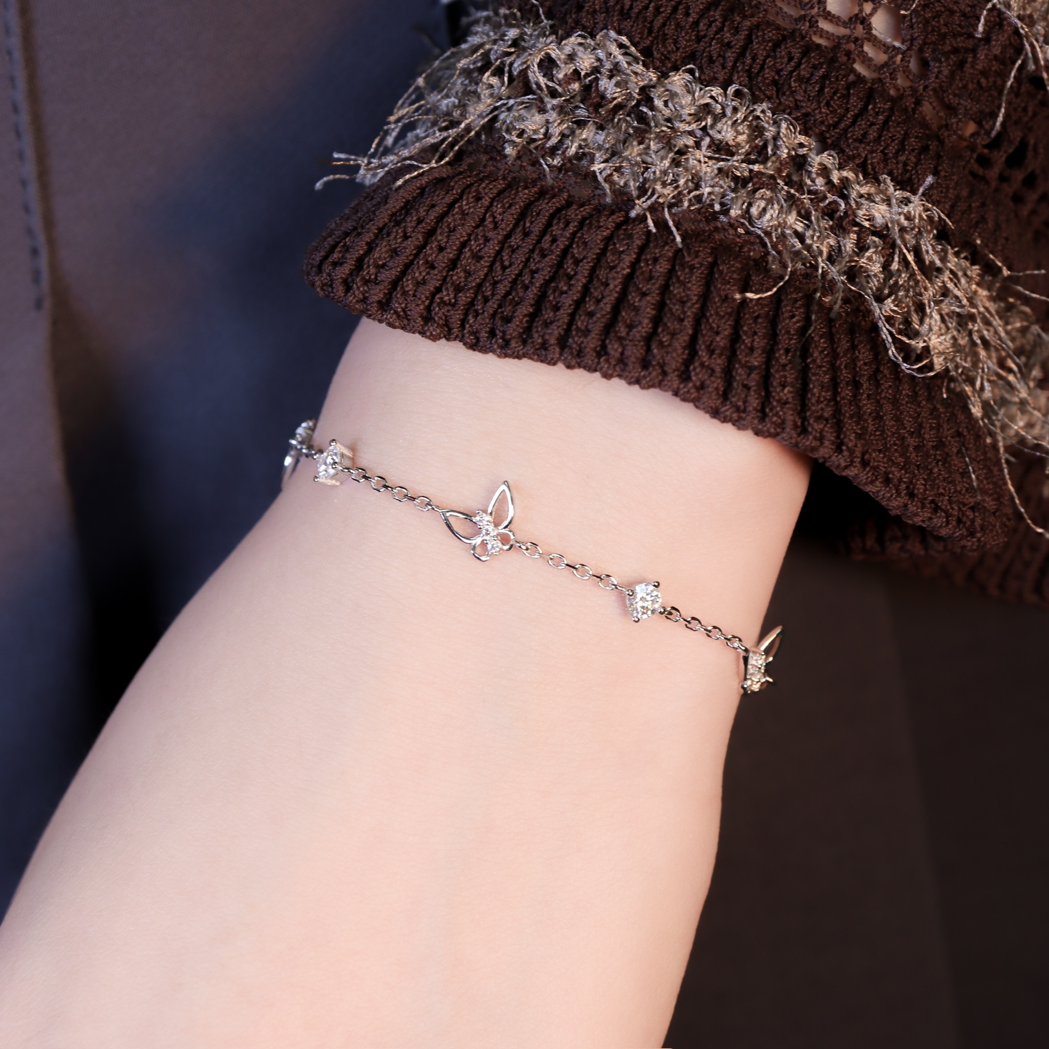 | 925純銀・ 厚鍍白金 ・莫桑石 | 鑽光蝶紛之境手鏈 | BR1537 |