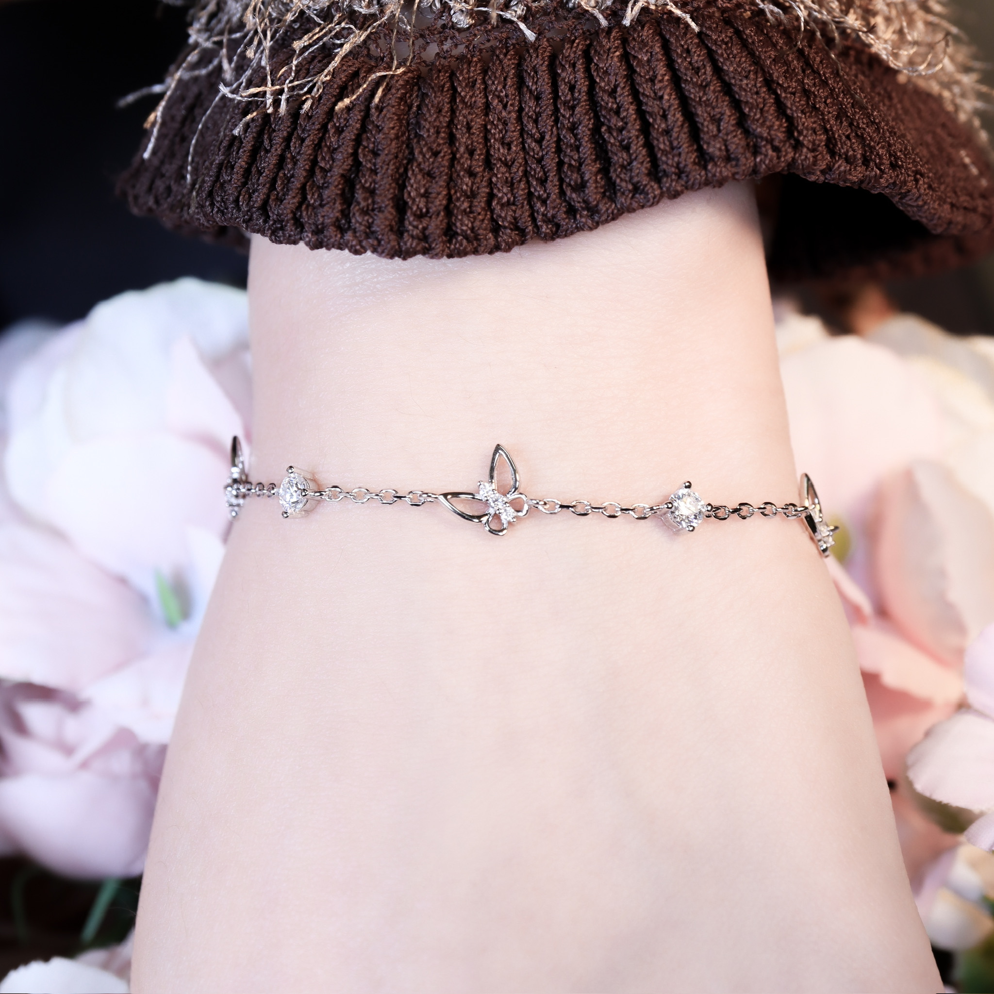 | 925純銀・ 厚鍍白金 ・莫桑石 | 鑽光蝶紛之境手鏈 | BR1537 |