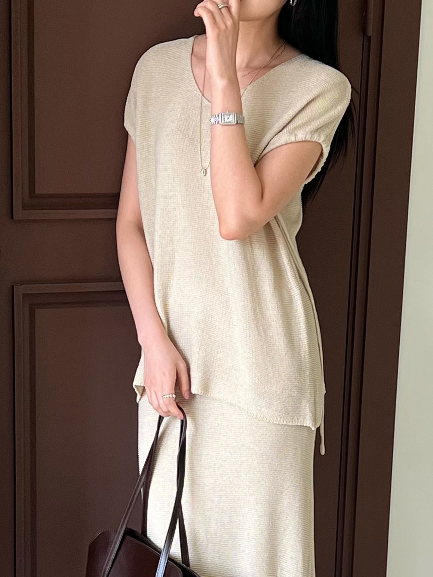 【現貨】V領麻紗背心長裙套裝｜慵懶修身・氣質感兩件式
