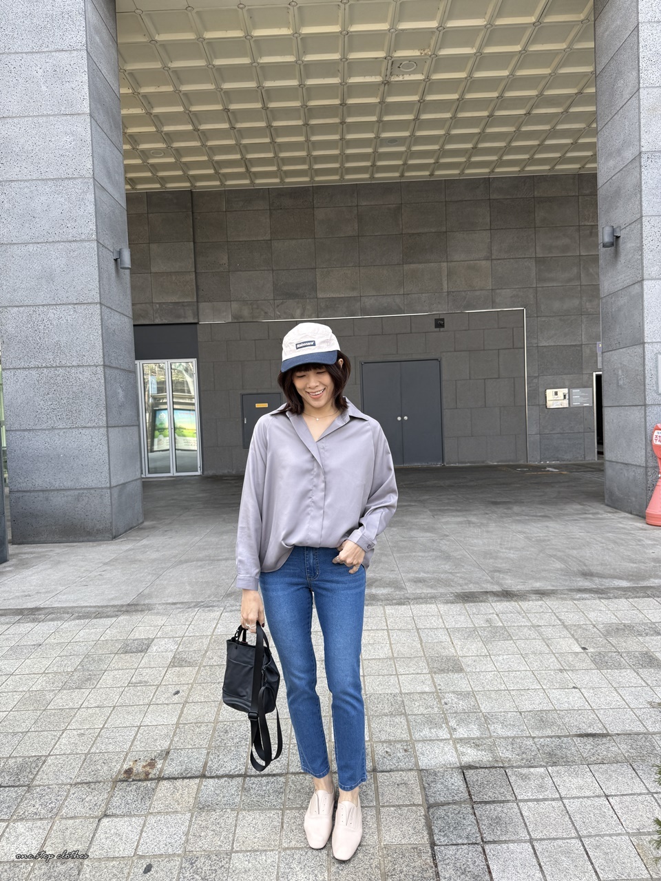 正韓低調光澤感修身V領衫 (灰)