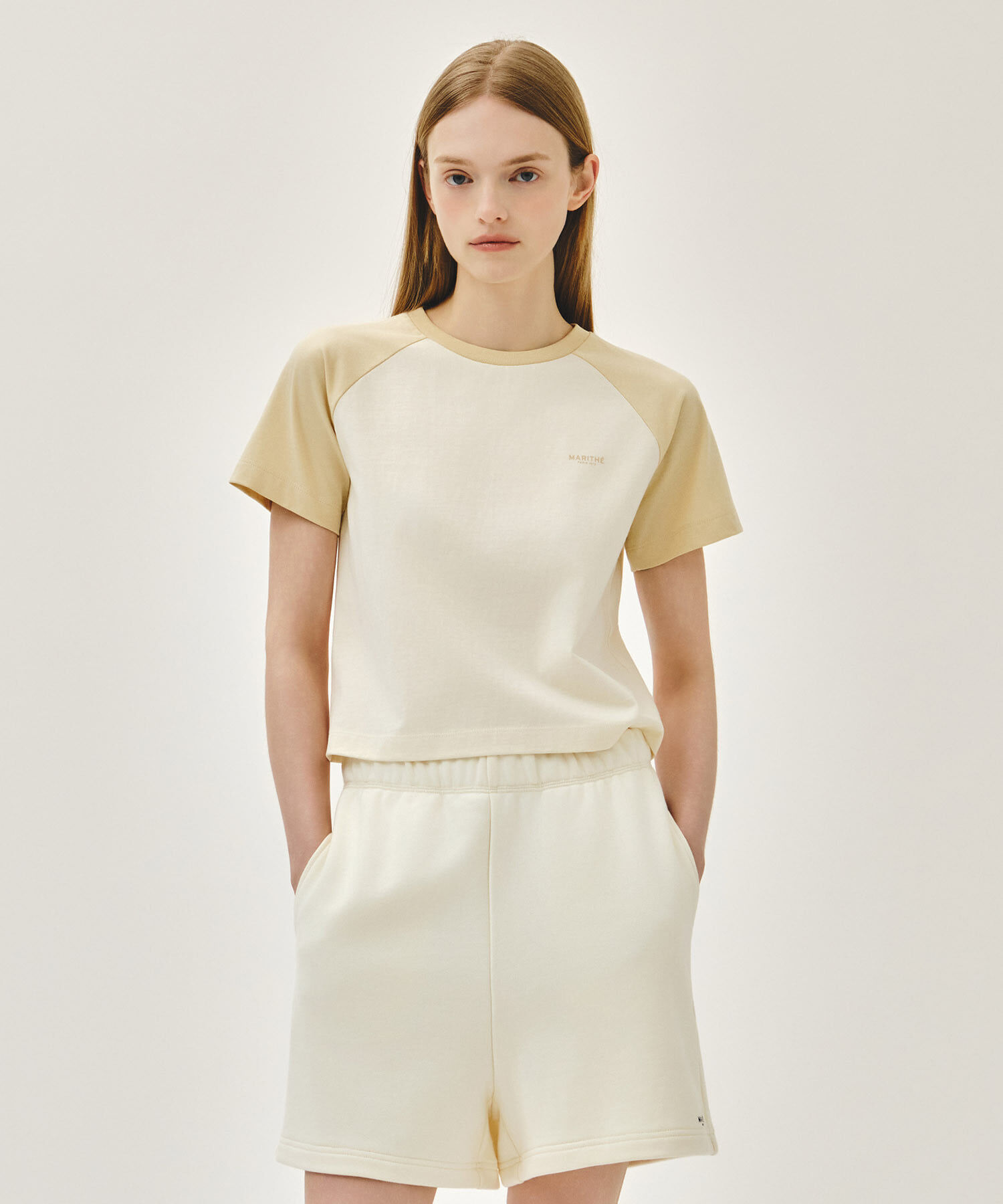 【入LIVECODE一件減至$258😱🔥！】【2026首次春夏封館😍】【MFG】W SMALL REGULAR LOGO RAGLAN CROP TEE (4 Colors)