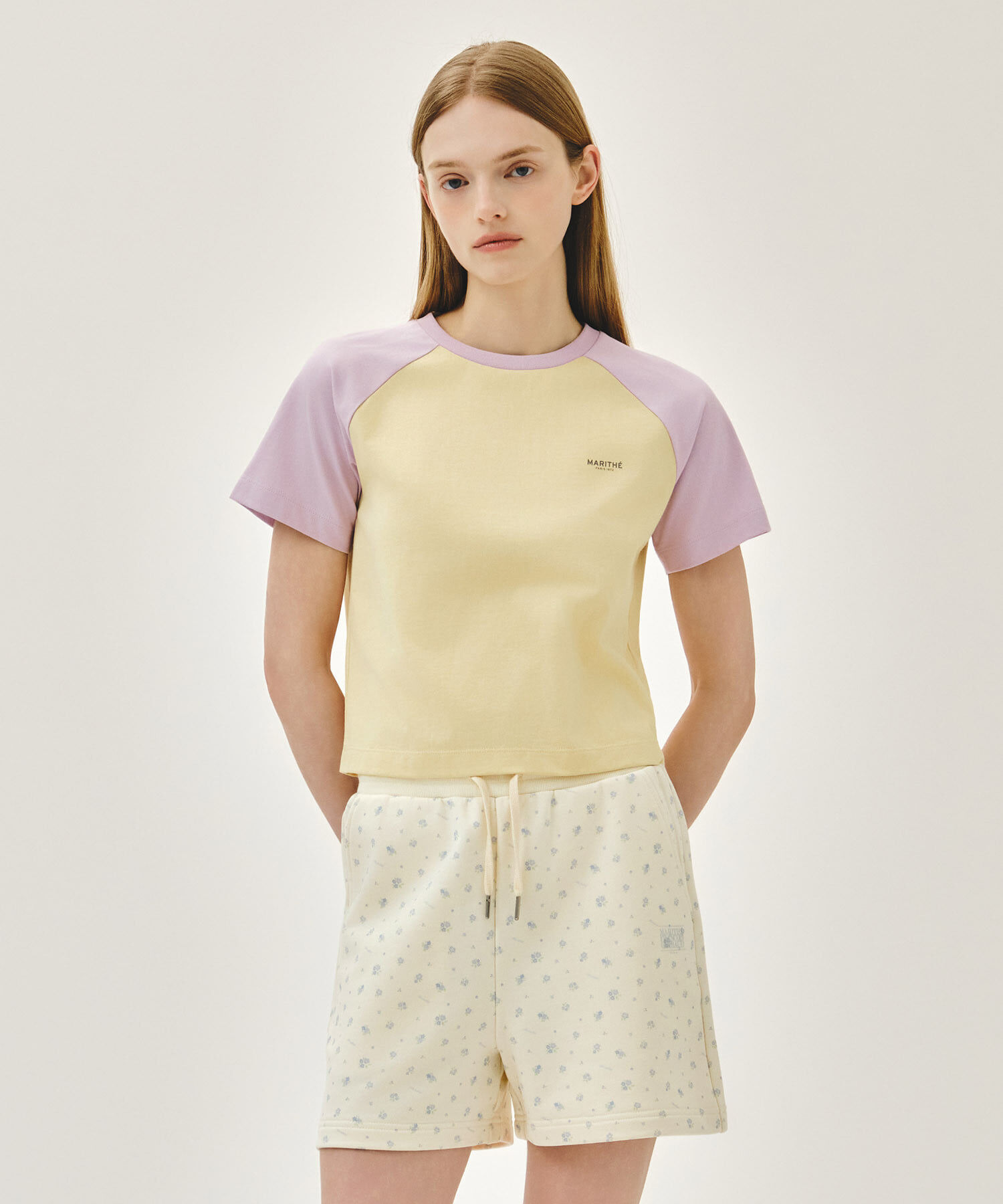 【入LIVECODE一件減至$258😱🔥！】【2026首次春夏封館😍】【MFG】W SMALL REGULAR LOGO RAGLAN CROP TEE (4 Colors)