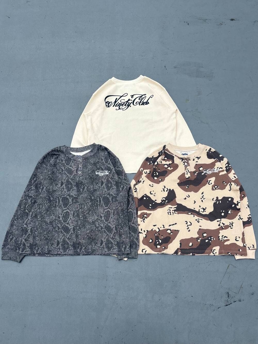 【9090】0328發售 Cursive Logo Henley Neck Thermal L/S Tee