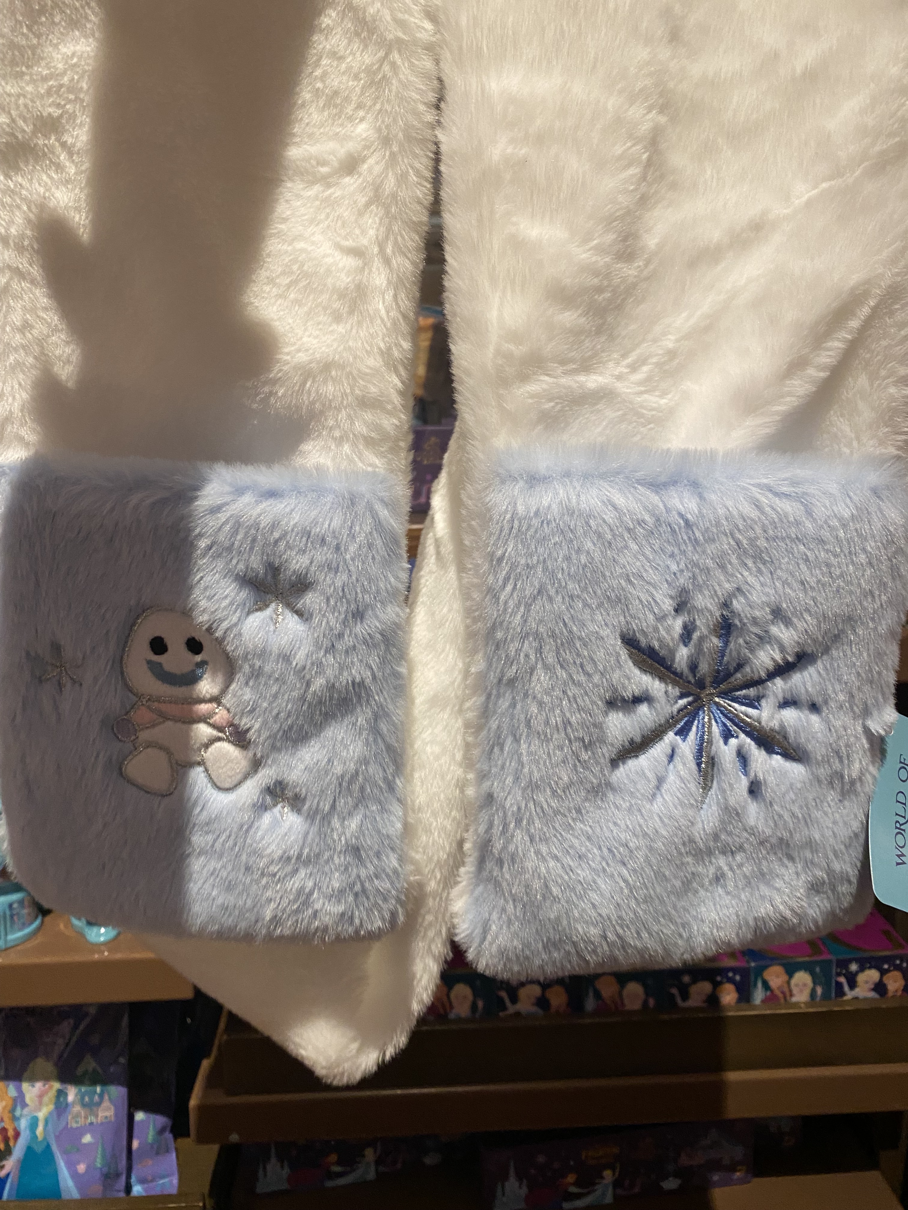 <港迪> 2026年 特價！ Frozen 毛毛有袋圍巾